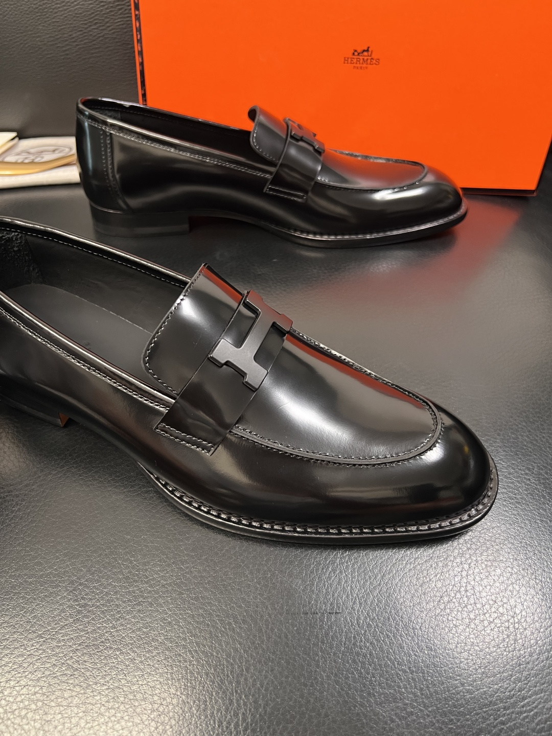 Hermes  高品质  顶级工艺品 爱马仕 皮鞋专柜同步 原厂配置，意大利进口原版牛皮面料，透气舒适进