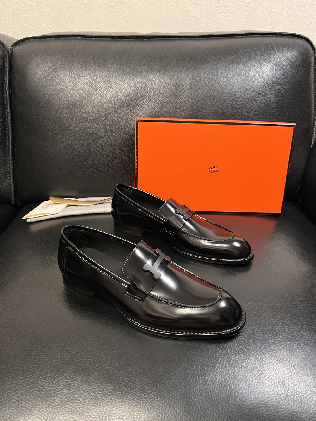 Hermes  高品质  顶级工艺品 爱马仕 皮鞋专柜同步 原厂配置，意大利进口原版牛皮面料，透气舒适进