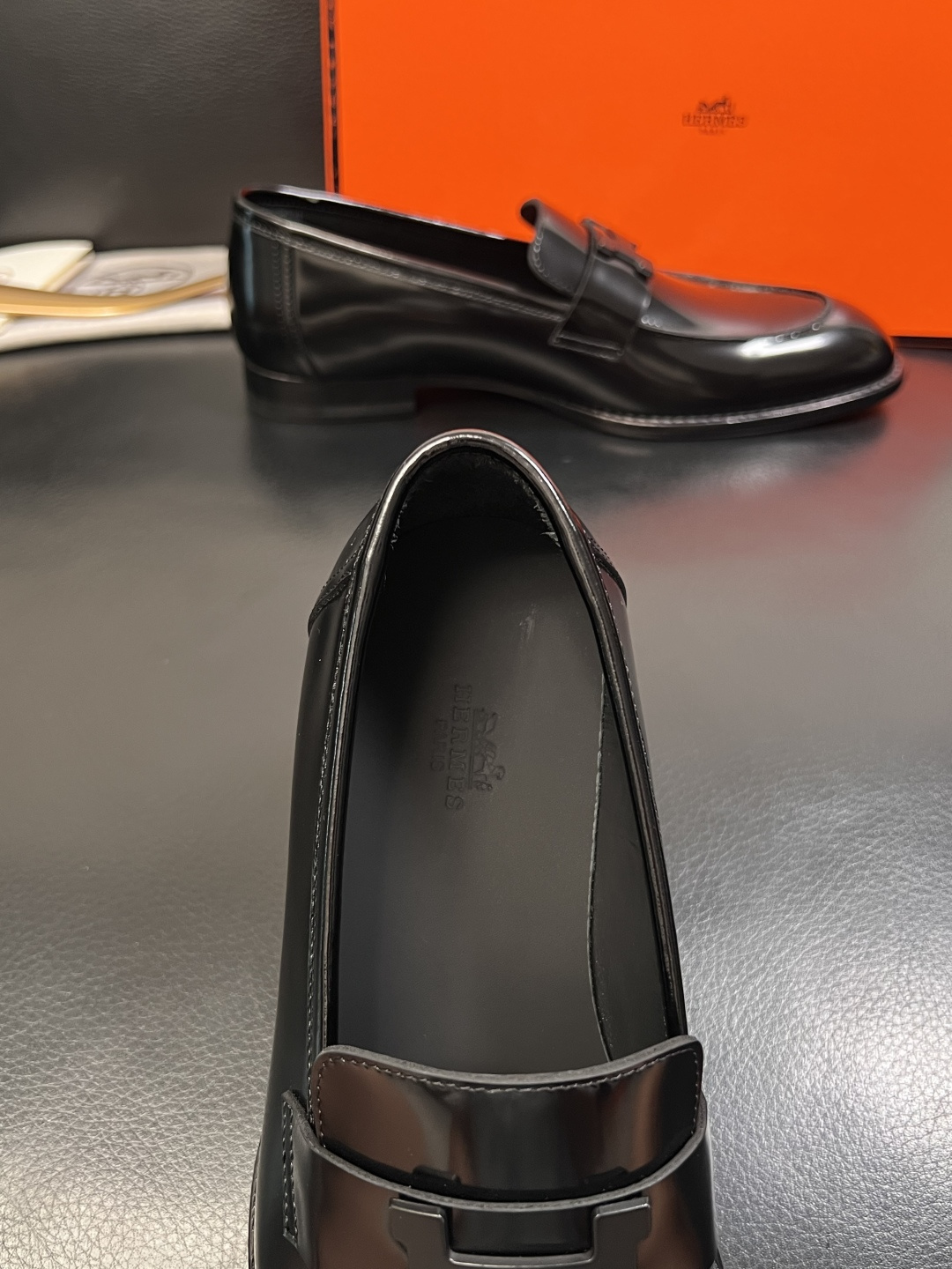 Hermes  高品质  顶级工艺品 爱马仕 皮鞋专柜同步 原厂配置，意大利进口原版牛皮面料，透气舒适进