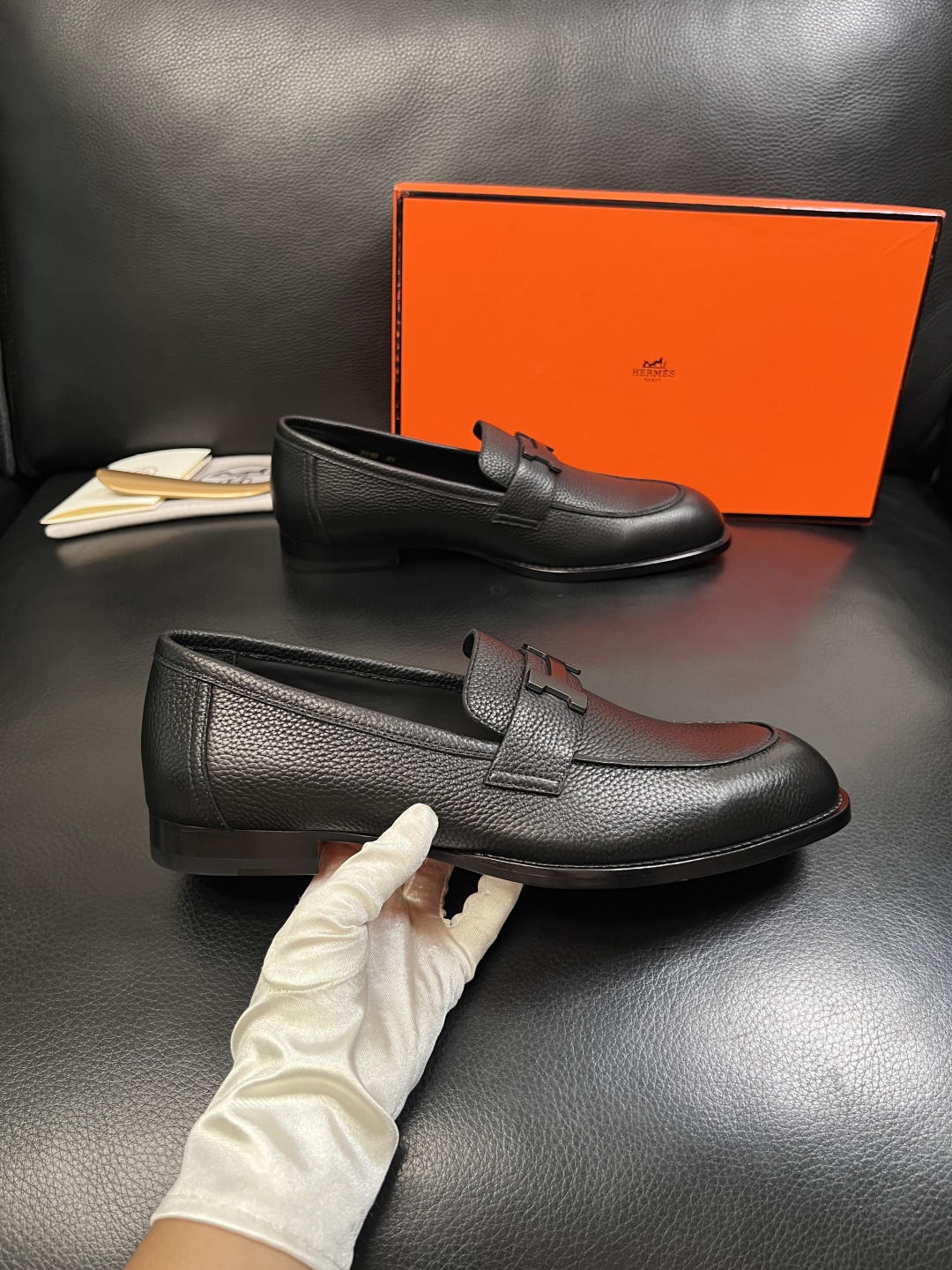 Hermes  高品质  顶级工艺品 爱马仕 皮鞋专柜同步 原厂配置，意大利进口原版牛皮面料，透气舒适进