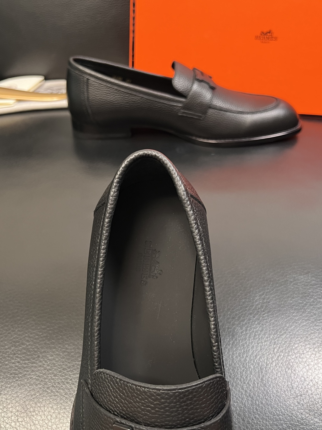 Hermes  高品质  顶级工艺品 爱马仕 皮鞋专柜同步 原厂配置，意大利进口原版牛皮面料，透气舒适进