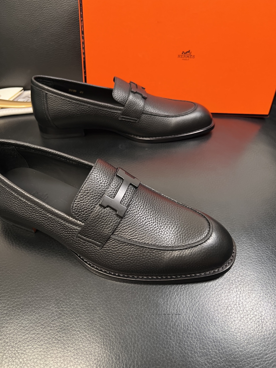 Hermes  高品质  顶级工艺品 爱马仕 皮鞋专柜同步 原厂配置，意大利进口原版牛皮面料，透气舒适进