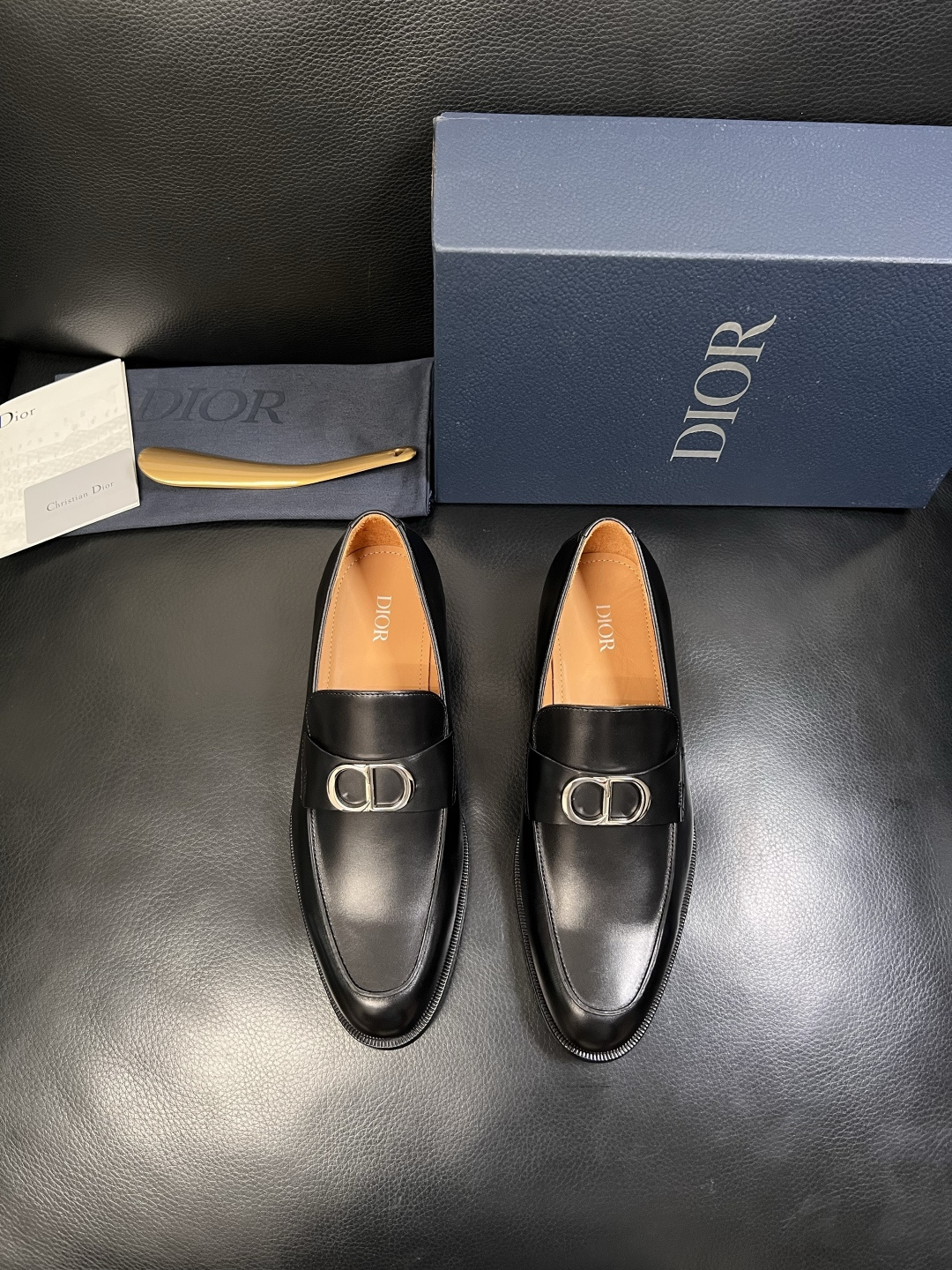 Dior  高品质  顶级工艺品  迪奥  皮鞋系列专柜同步原厂配置，意大利进口牛皮，全进口水染牛皮里垫