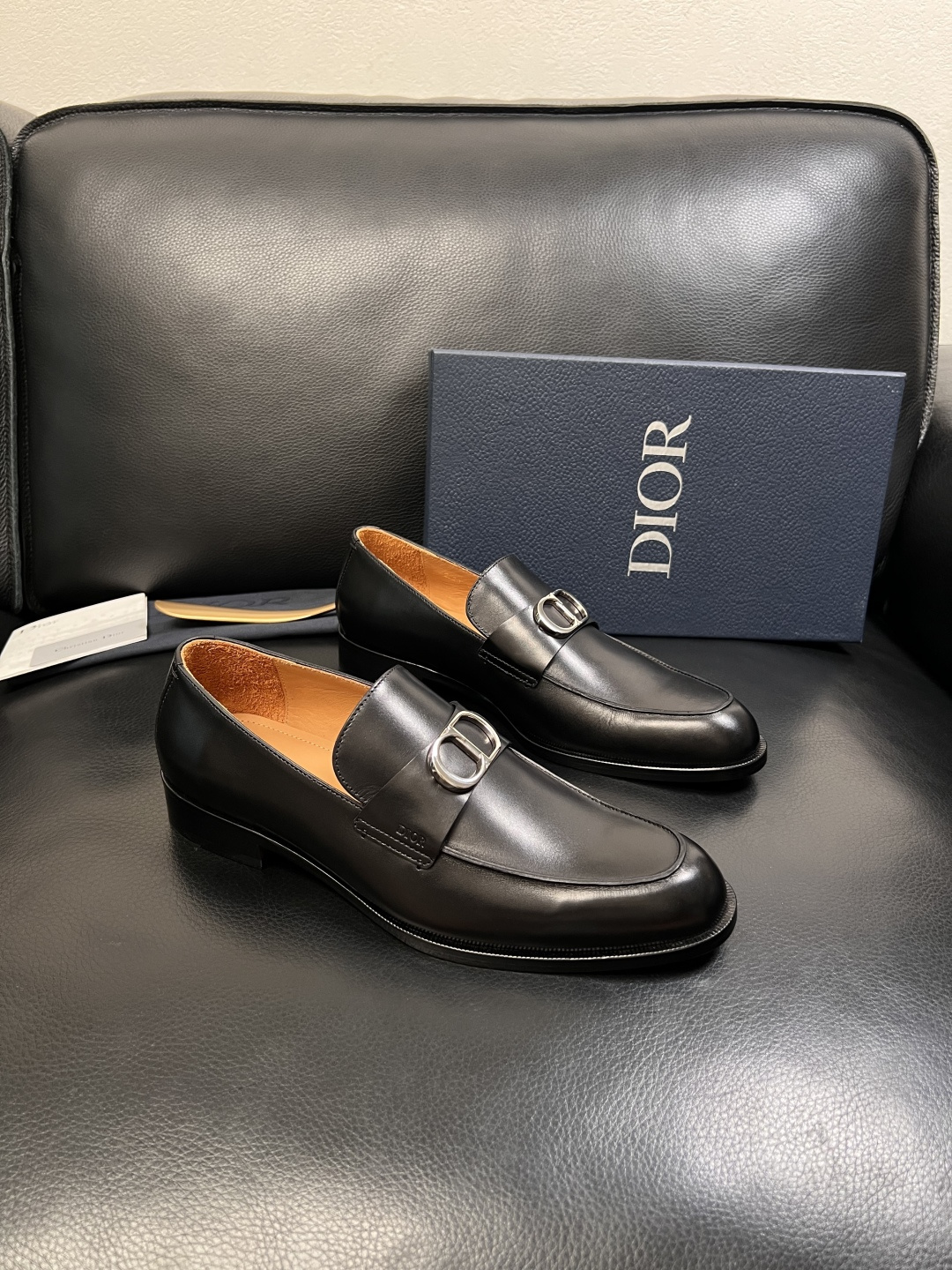 Dior  高品质  顶级工艺品  迪奥  皮鞋系列专柜同步原厂配置，意大利进口牛皮，全进口水染牛皮里垫