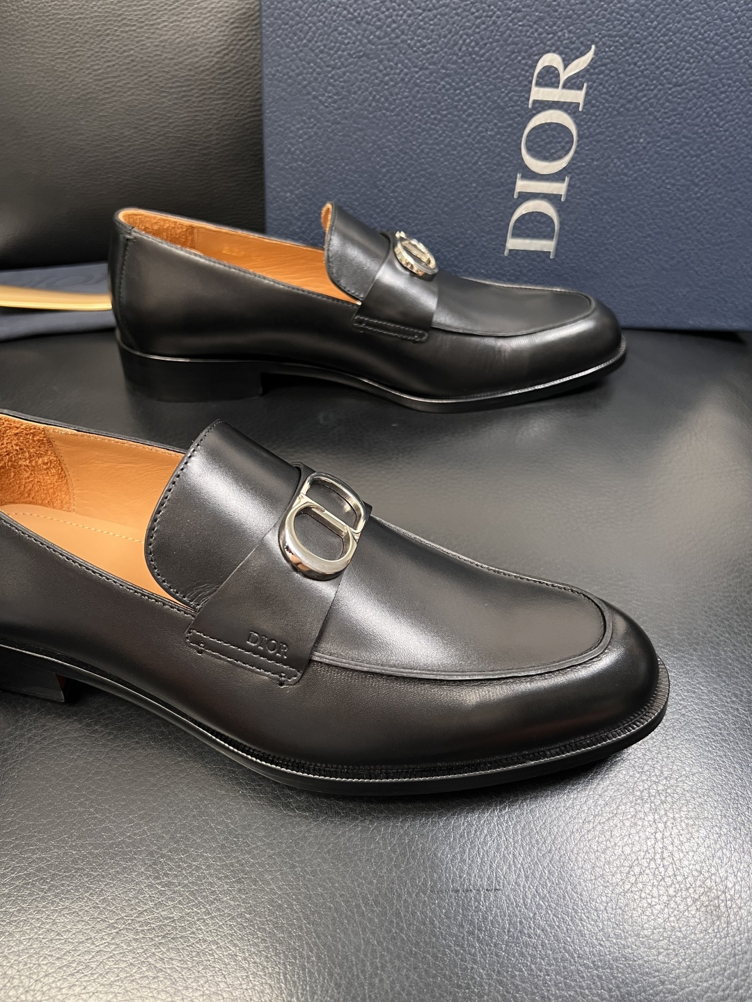 Dior  高品质  顶级工艺品  迪奥  皮鞋系列专柜同步原厂配置，意大利进口牛皮，全进口水染牛皮里垫