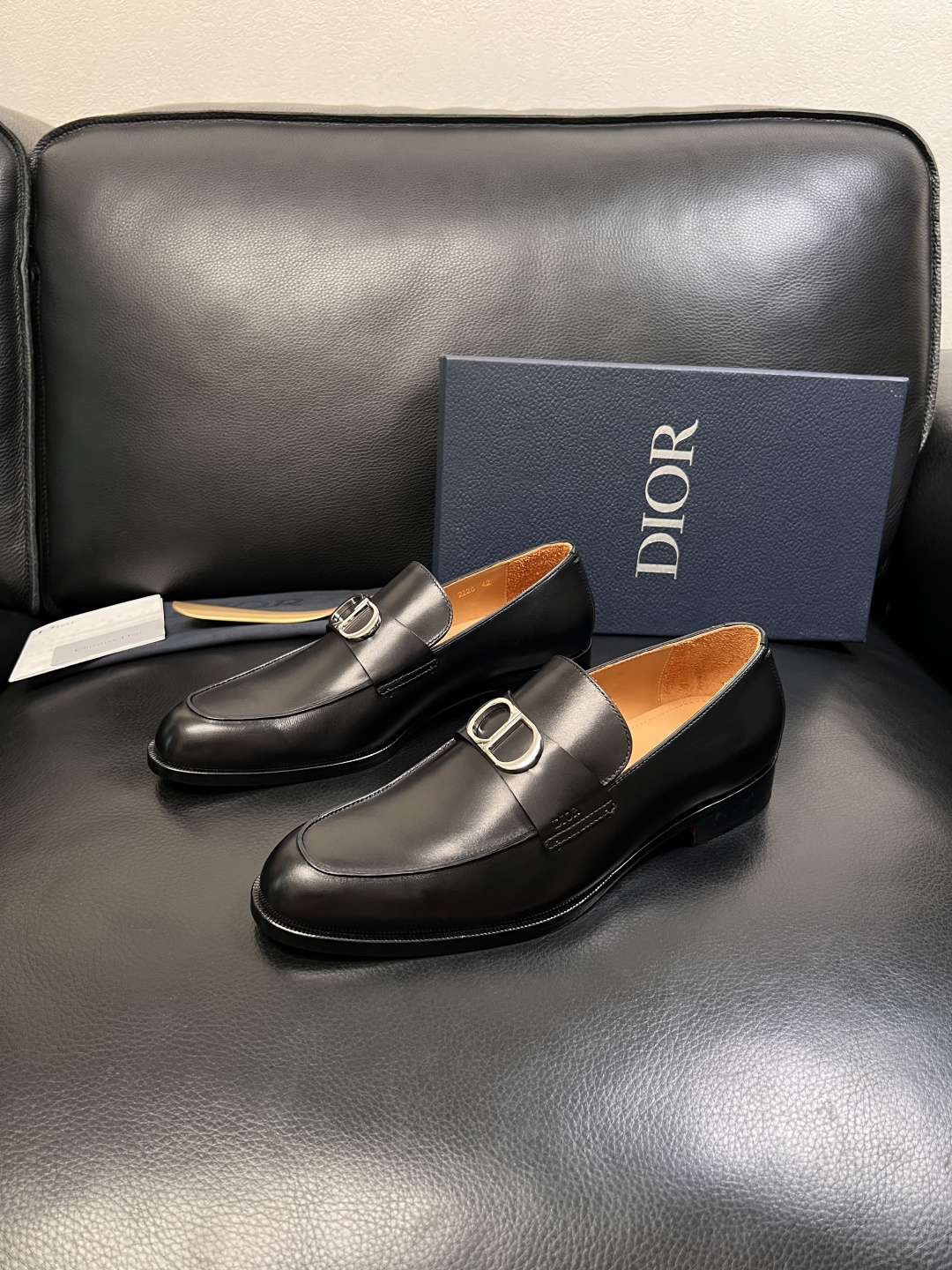 Dior  高品质  顶级工艺品  迪奥  皮鞋系列专柜同步原厂配置，意大利进口牛皮，全进口水染牛皮里垫