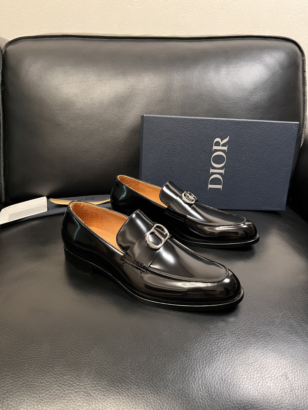 Dior  高品质  顶级工艺品  迪奥  皮鞋系列专柜同步原厂配置，意大利进口牛皮，全进口水染牛皮里垫