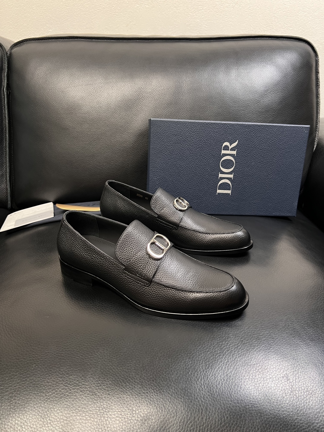 NO:851580,Dior high-quality top handicrafts Dior leather shoes series counters are equipped with original factory configurations, imported cowhide from Italy, fully imported water-dyed cowhide linings, original soles specially provided by the factory and super comfortable. You are welcome to compare the original factory with the single product, the code number is 39-44 (can be ordered 38 45 46), dior, dior, cowhide19860909Dior 高品质 顶级工艺品 迪奥 皮鞋系列专柜同步原厂配置,意大利进口牛皮,全进口水染牛皮里垫,鞋底原厂特供原版底超级舒适,原厂跟单货欢迎对比,码数39-44（可订38 45 46）,,dior,dior,cowhide,Men's shoes