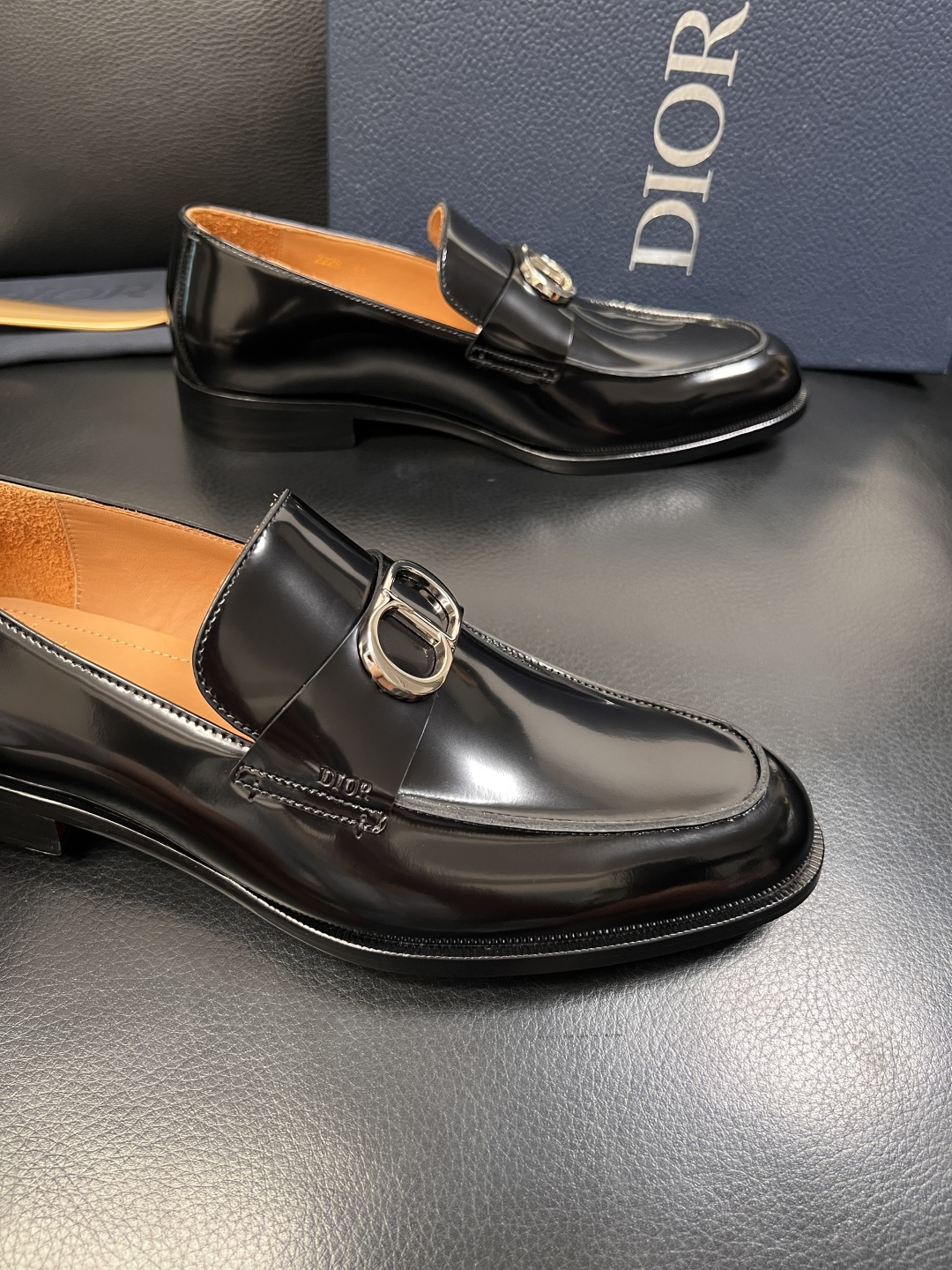 Dior  高品质  顶级工艺品  迪奥  皮鞋系列专柜同步原厂配置，意大利进口牛皮，全进口水染牛皮里垫