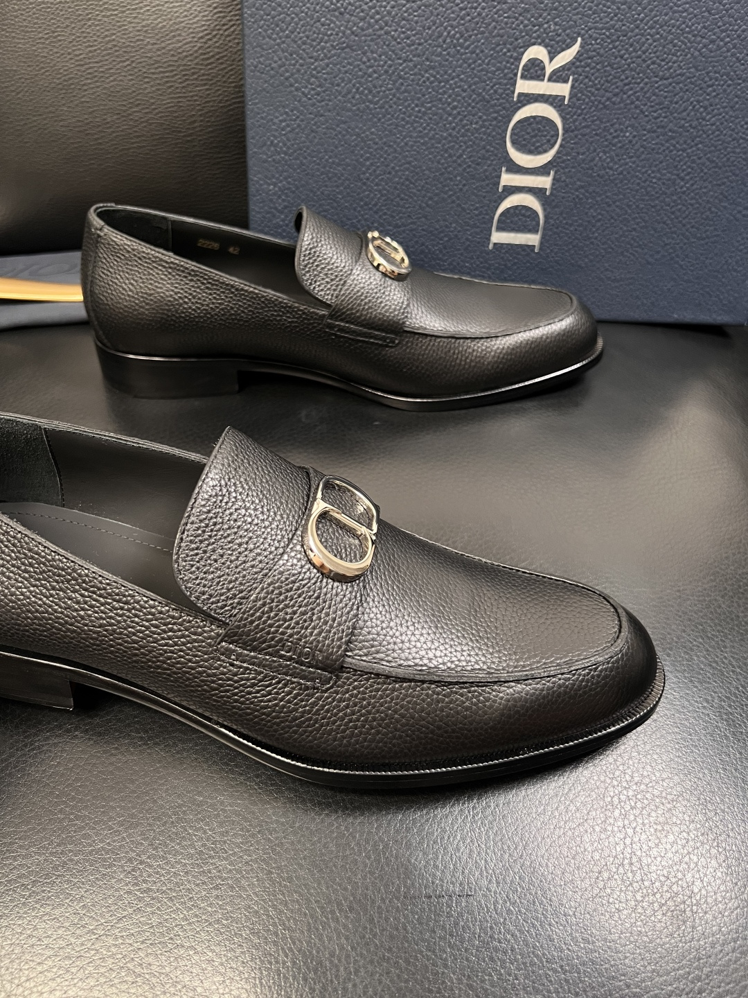Dior  高品质  顶级工艺品  迪奥  皮鞋系列专柜同步原厂配置，意大利进口牛皮，全进口水染牛皮里垫