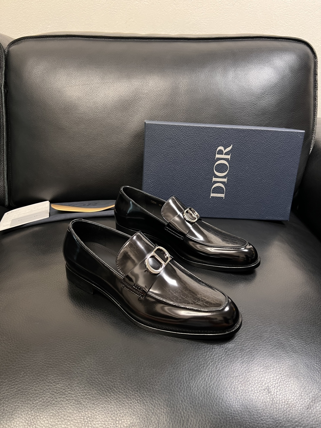 Dior  高品质  顶级工艺品  迪奥  皮鞋系列专柜同步原厂配置，意大利进口牛皮，全进口水染牛皮里垫