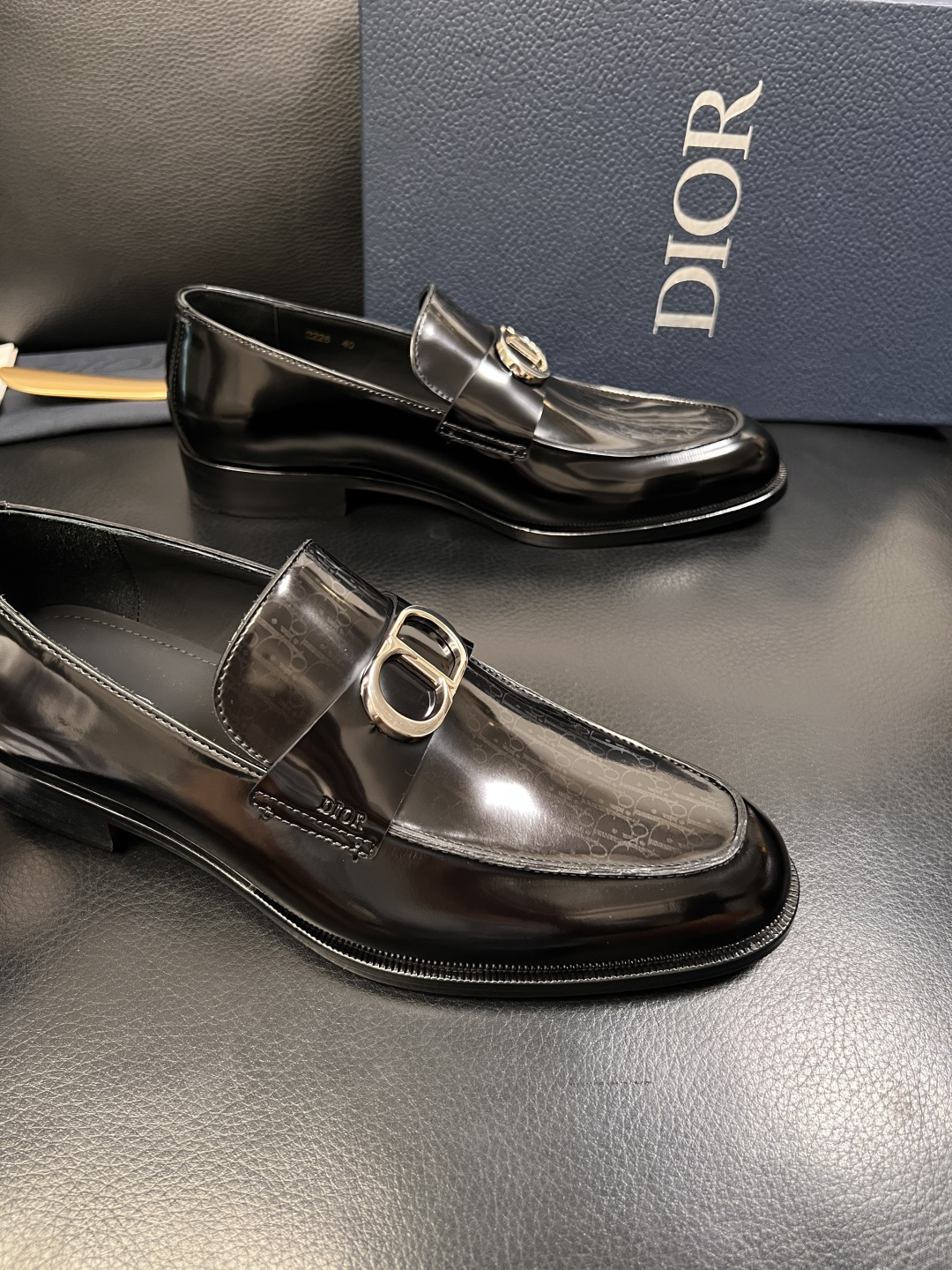 Dior  高品质  顶级工艺品  迪奥  皮鞋系列专柜同步原厂配置，意大利进口牛皮，全进口水染牛皮里垫