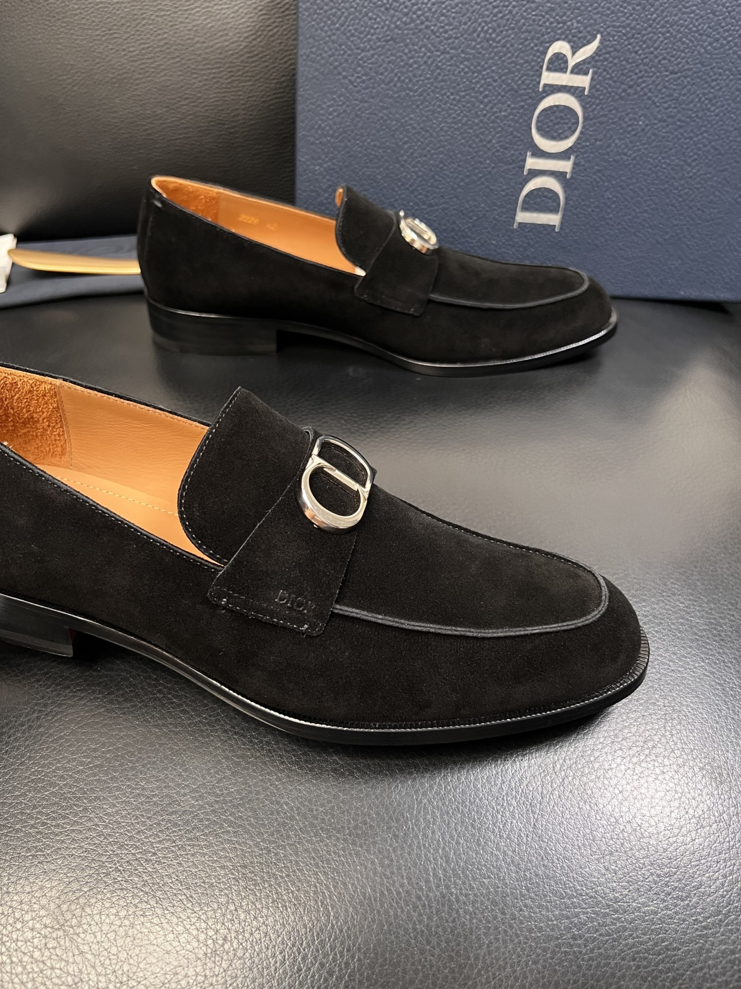Dior  高品质  顶级工艺品  迪奥  皮鞋系列专柜同步原厂配置，意大利进口牛皮，全进口水染牛皮里垫