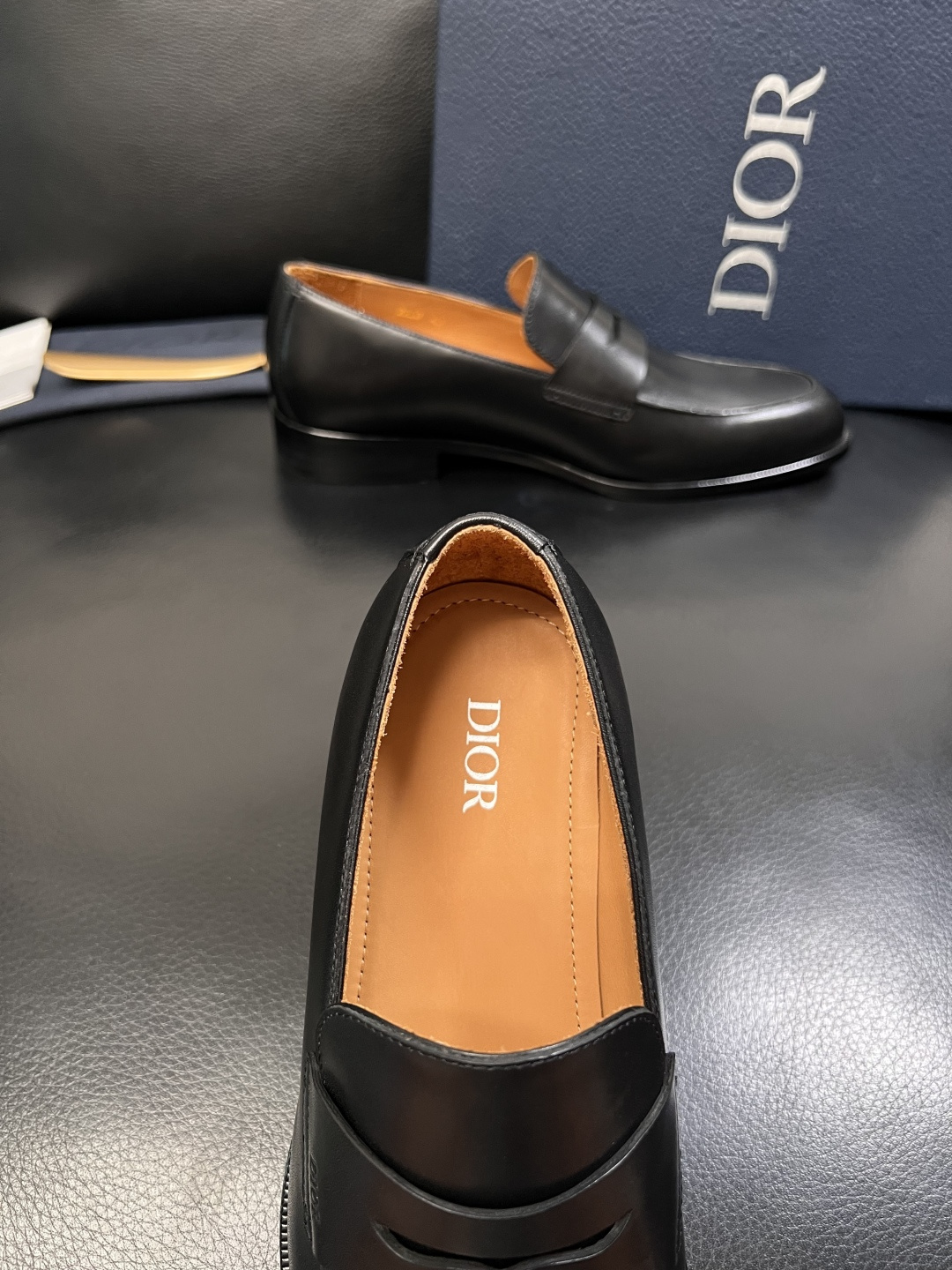 Dior  高品质  顶级工艺品  迪奥  皮鞋系列专柜同步原厂配置，意大利进口牛皮，全进口水染牛皮里垫