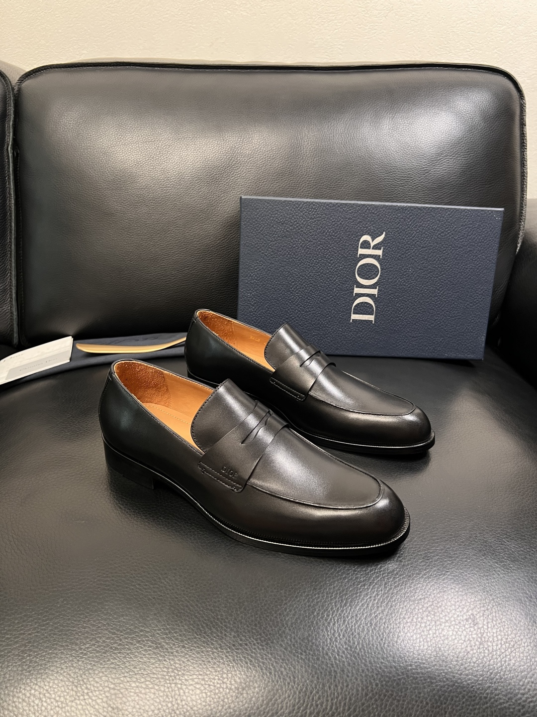 Dior  高品质  顶级工艺品  迪奥  皮鞋系列专柜同步原厂配置，意大利进口牛皮，全进口水染牛皮里垫