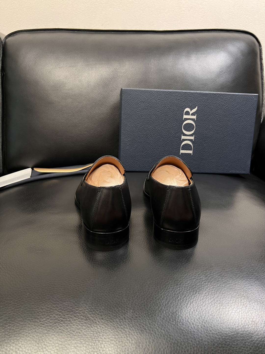 Dior  高品质  顶级工艺品  迪奥  皮鞋系列专柜同步原厂配置，意大利进口牛皮，全进口水染牛皮里垫