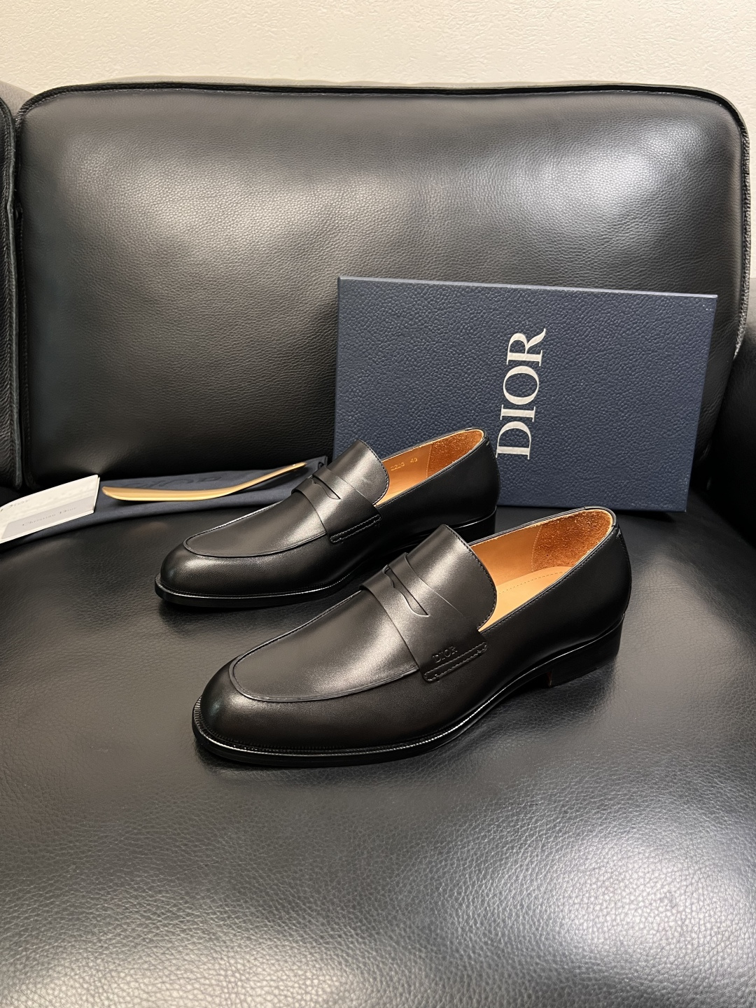Dior  高品质  顶级工艺品  迪奥  皮鞋系列专柜同步原厂配置，意大利进口牛皮，全进口水染牛皮里垫