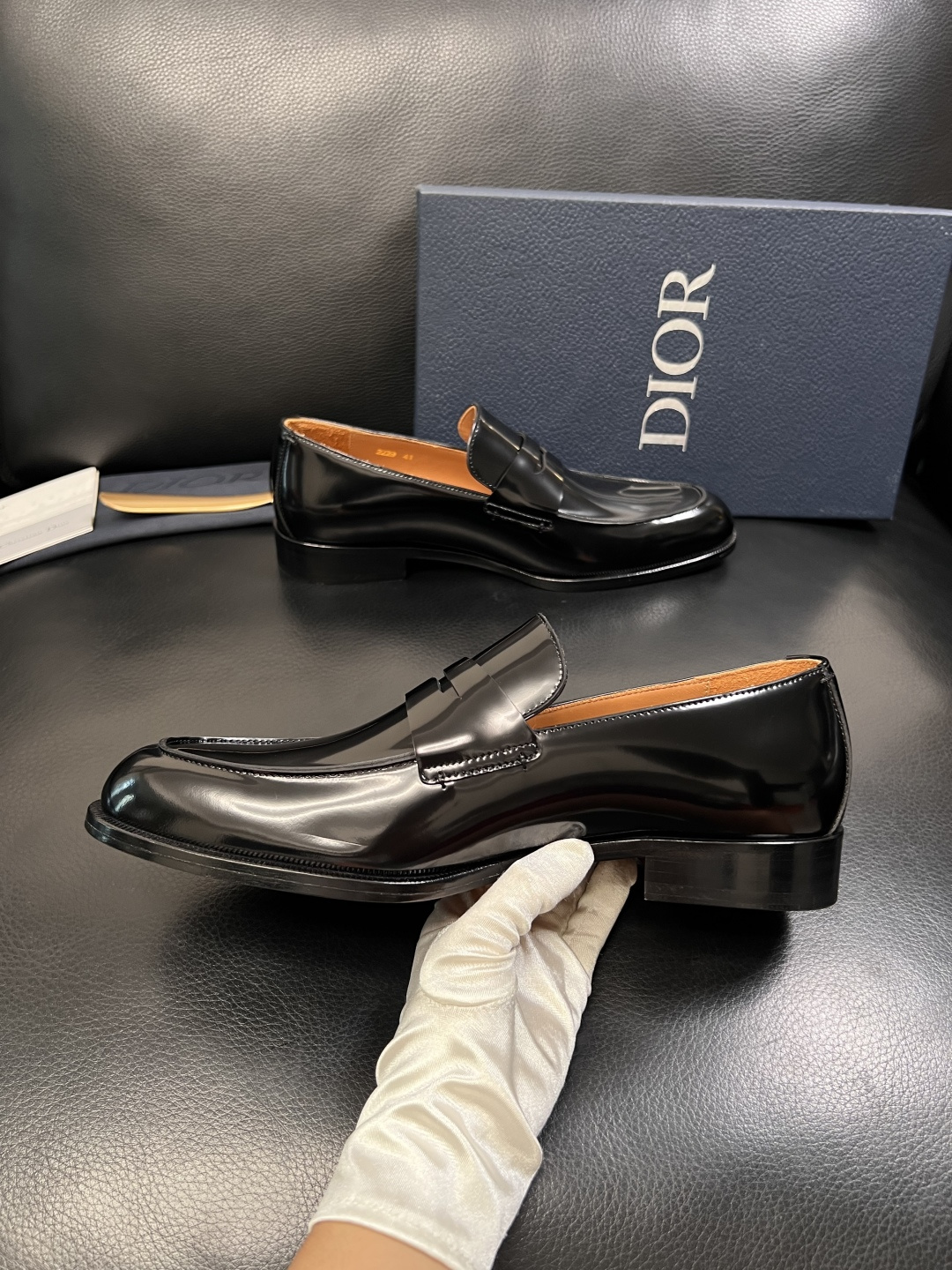 Dior  高品质  顶级工艺品  迪奥  皮鞋系列专柜同步原厂配置，意大利进口牛皮，全进口水染牛皮里垫