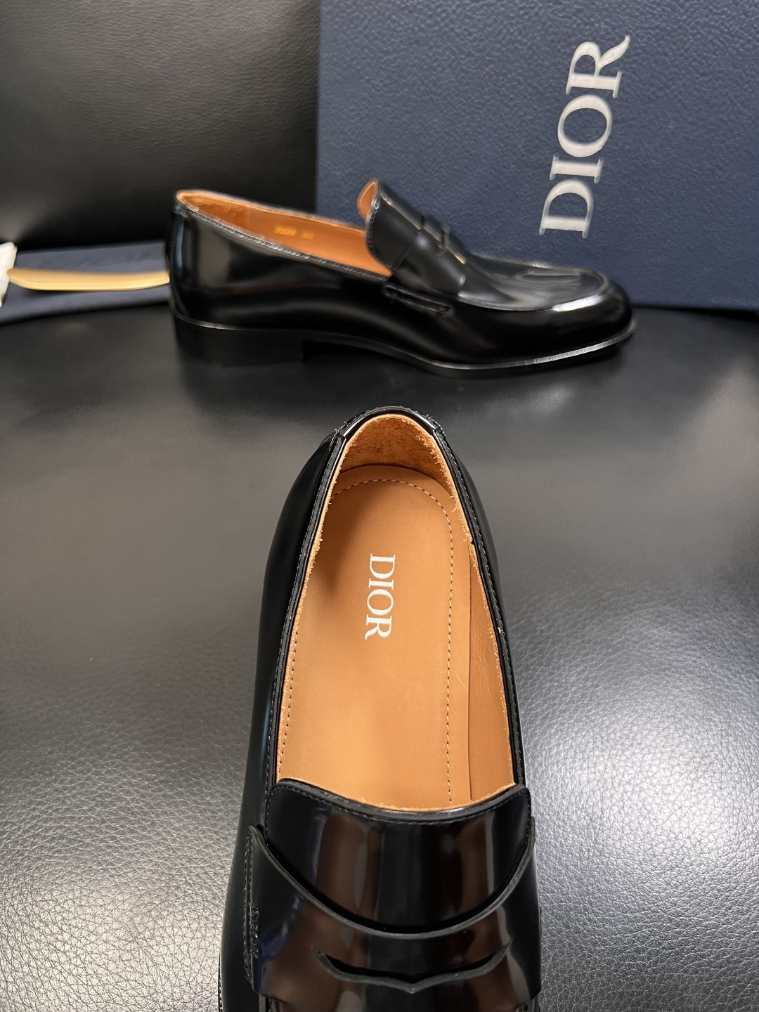 Dior  高品质  顶级工艺品  迪奥  皮鞋系列专柜同步原厂配置，意大利进口牛皮，全进口水染牛皮里垫