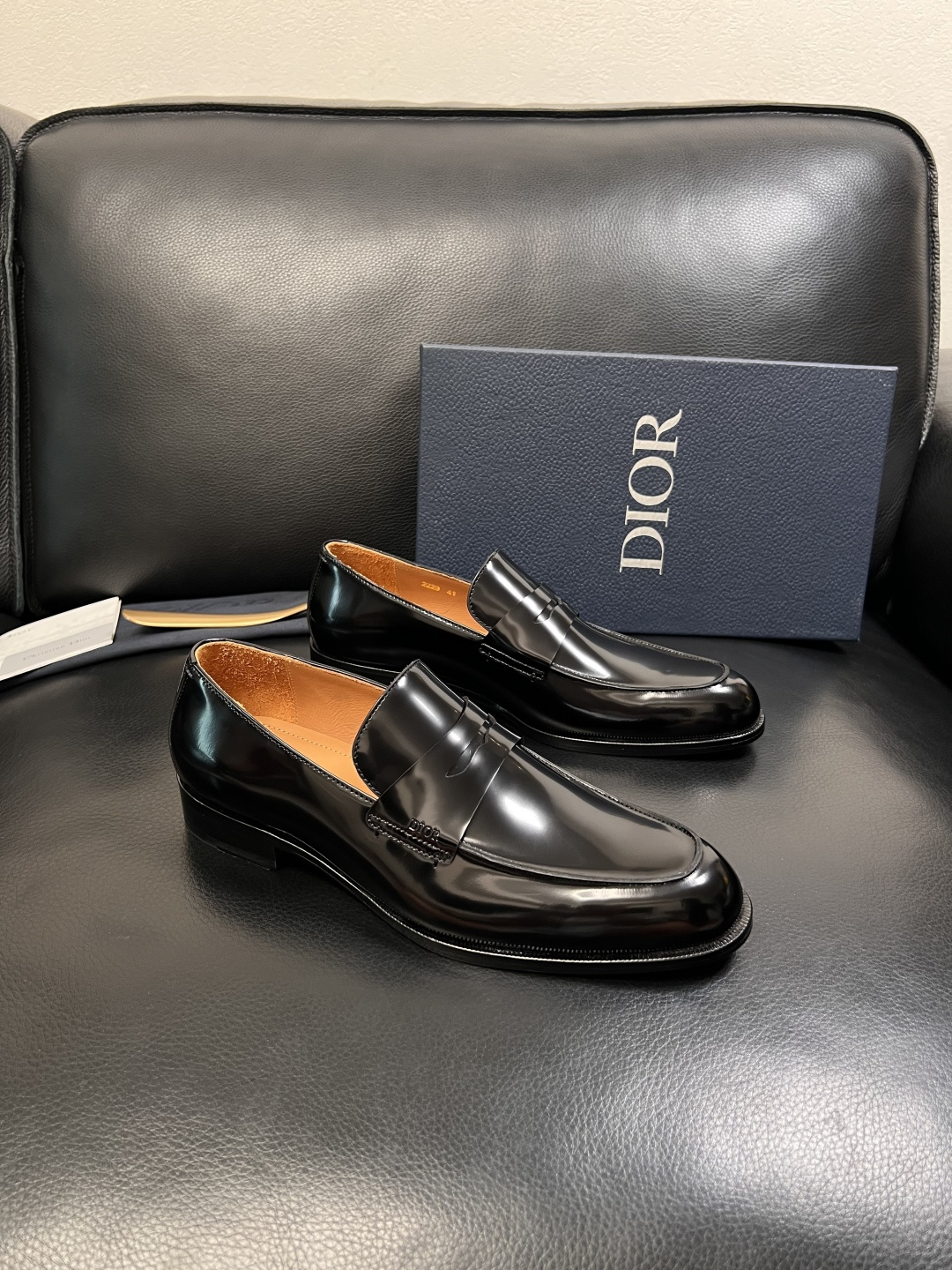 Dior  高品质  顶级工艺品  迪奥  皮鞋系列专柜同步原厂配置，意大利进口牛皮，全进口水染牛皮里垫