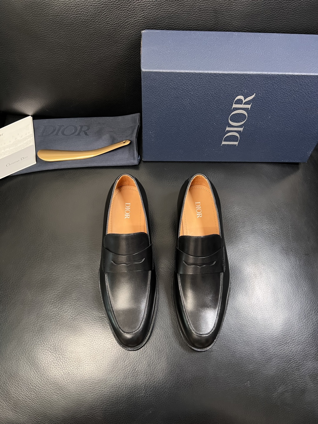 Dior  高品质  顶级工艺品  迪奥  皮鞋系列专柜同步原厂配置，意大利进口牛皮，全进口水染牛皮里垫