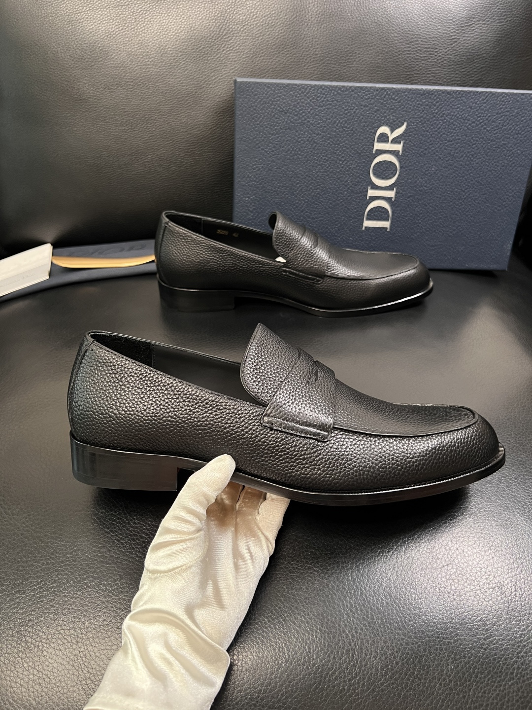 Dior  高品质  顶级工艺品  迪奥  皮鞋系列专柜同步原厂配置，意大利进口牛皮，全进口水染牛皮里垫