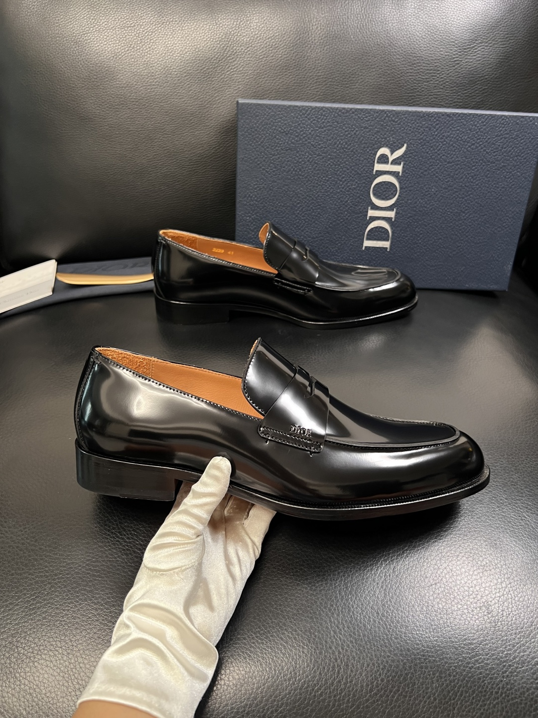 Dior  高品质  顶级工艺品  迪奥  皮鞋系列专柜同步原厂配置，意大利进口牛皮，全进口水染牛皮里垫