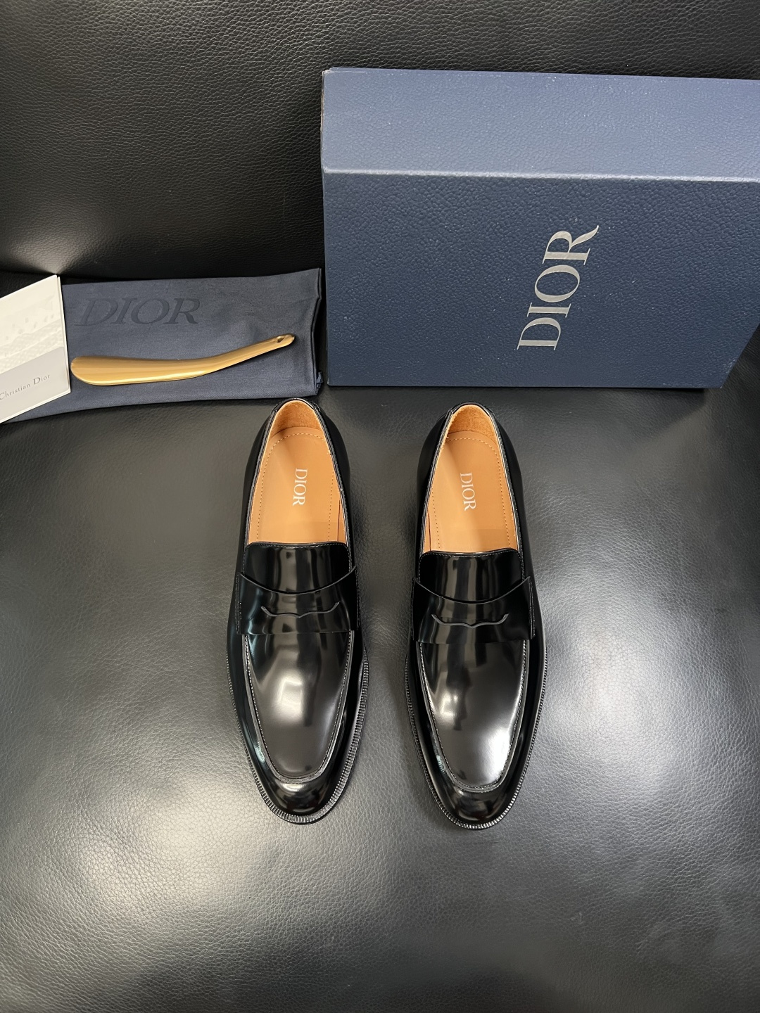 Dior  高品质  顶级工艺品  迪奥  皮鞋系列专柜同步原厂配置，意大利进口牛皮，全进口水染牛皮里垫
