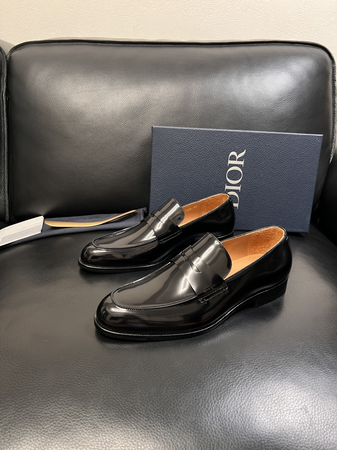 Dior  高品质  顶级工艺品  迪奥  皮鞋系列专柜同步原厂配置，意大利进口牛皮，全进口水染牛皮里垫