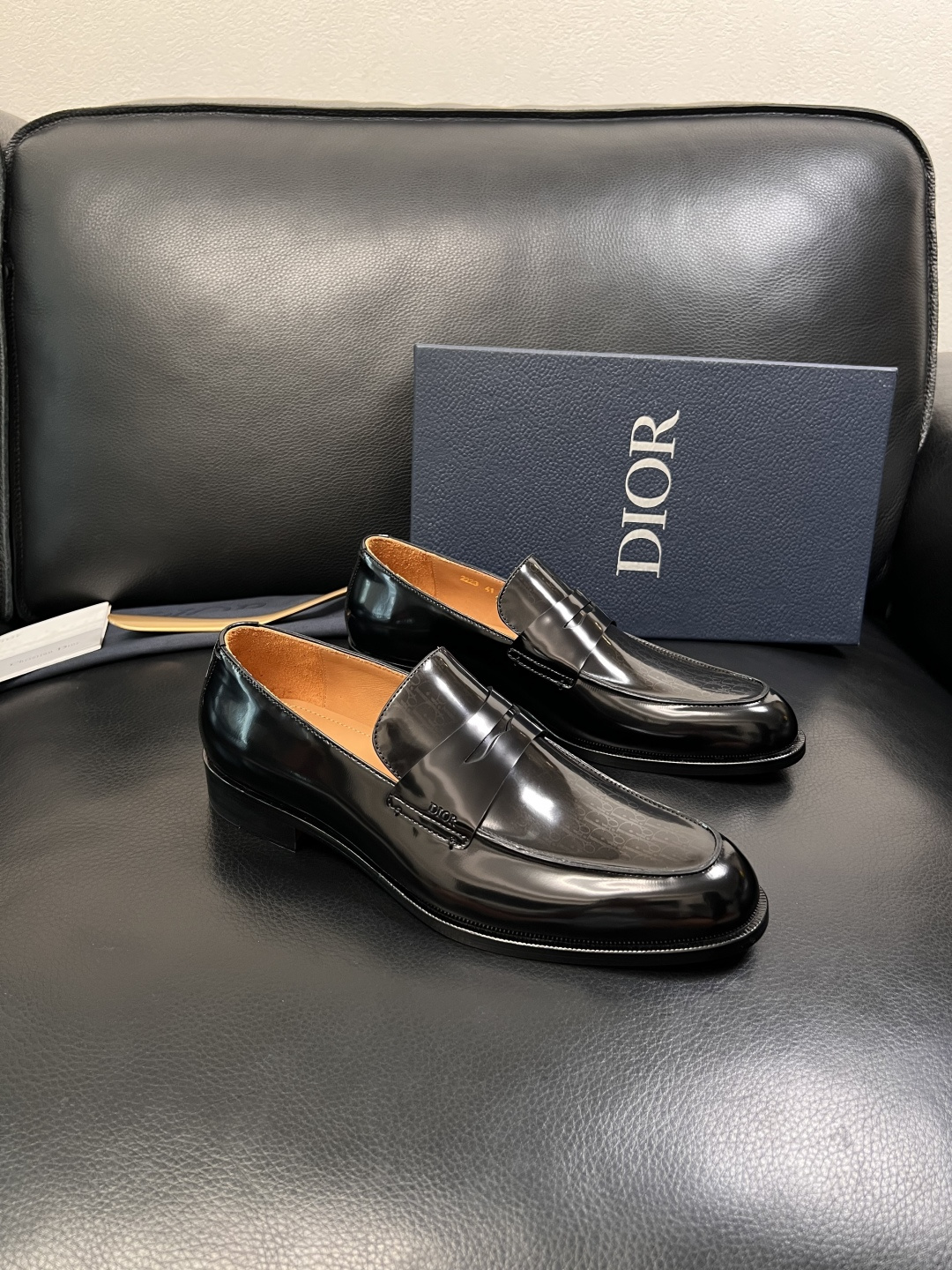 Dior  高品质  顶级工艺品  迪奥  皮鞋系列专柜同步原厂配置，意大利进口牛皮，全进口水染牛皮里垫