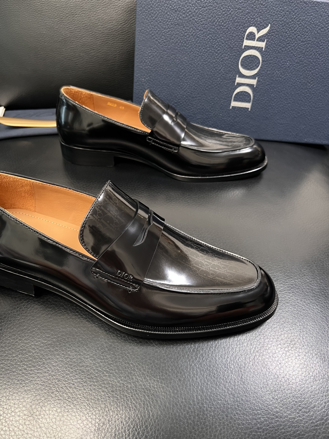 Dior  高品质  顶级工艺品  迪奥  皮鞋系列专柜同步原厂配置，意大利进口牛皮，全进口水染牛皮里垫