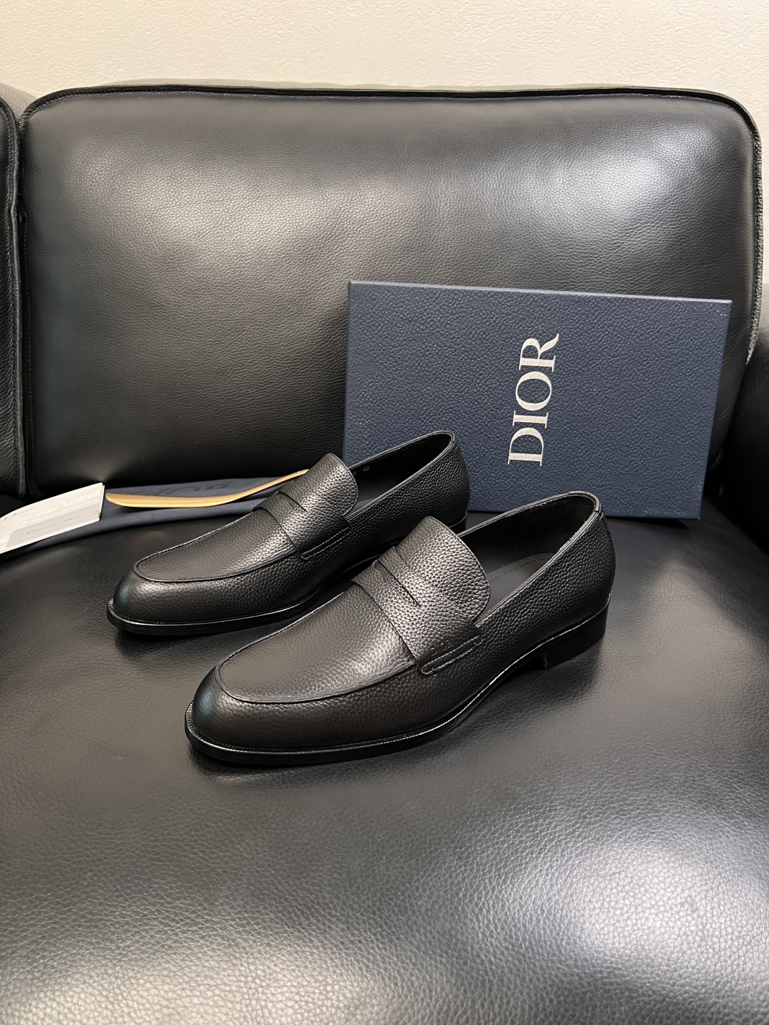Dior  高品质  顶级工艺品  迪奥  皮鞋系列专柜同步原厂配置，意大利进口牛皮，全进口水染牛皮里垫