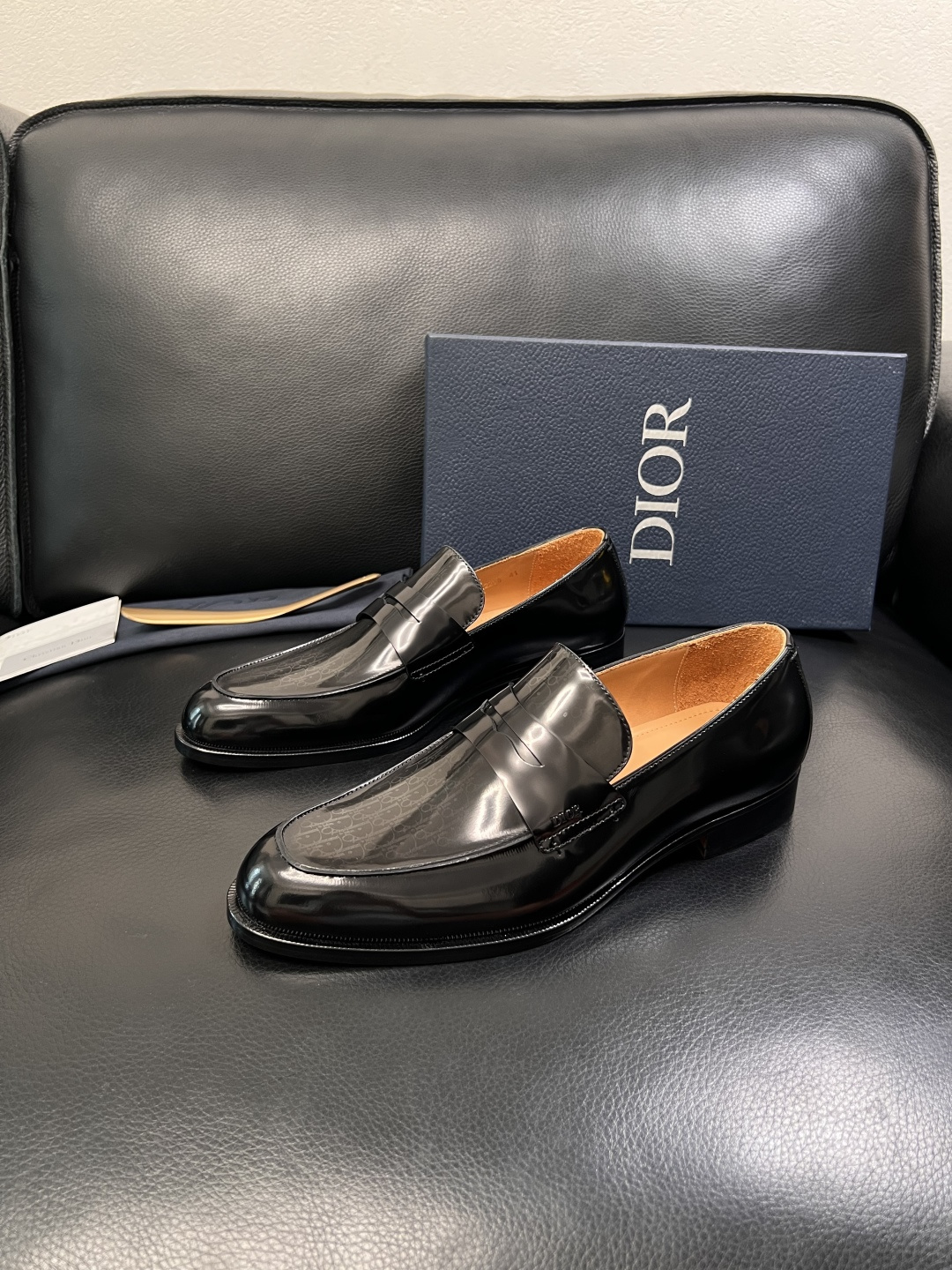 Dior  高品质  顶级工艺品  迪奥  皮鞋系列专柜同步原厂配置，意大利进口牛皮，全进口水染牛皮里垫