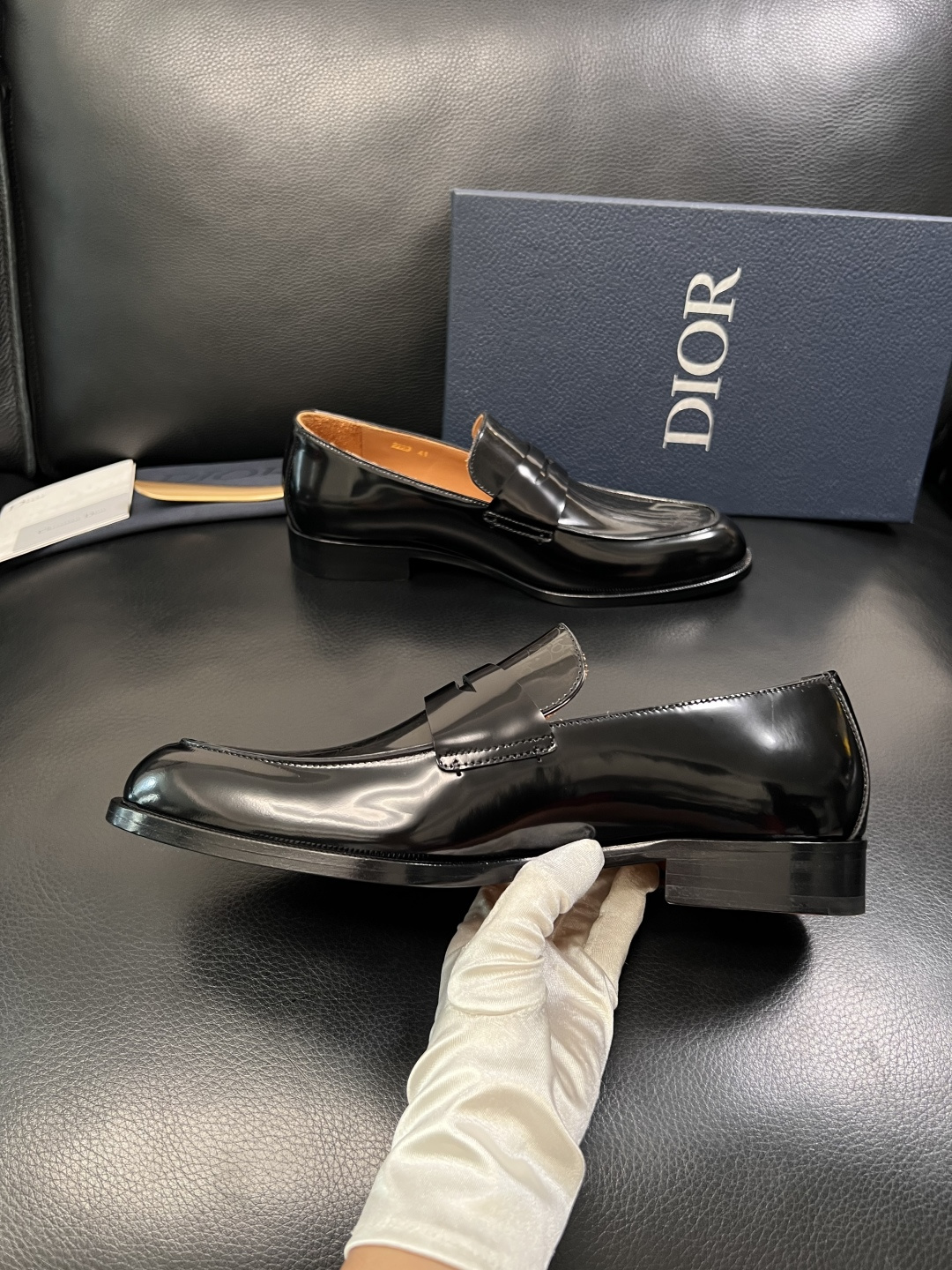 Dior  高品质  顶级工艺品  迪奥  皮鞋系列专柜同步原厂配置，意大利进口牛皮，全进口水染牛皮里垫