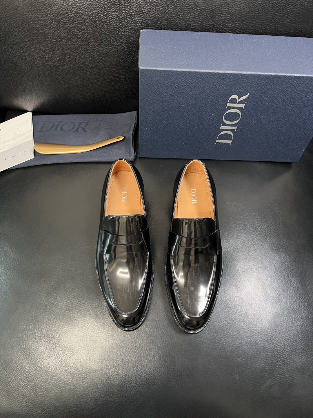 Dior  高品质  顶级工艺品  迪奥  皮鞋系列专柜同步原厂配置，意大利进口牛皮，全进口水染牛皮里垫