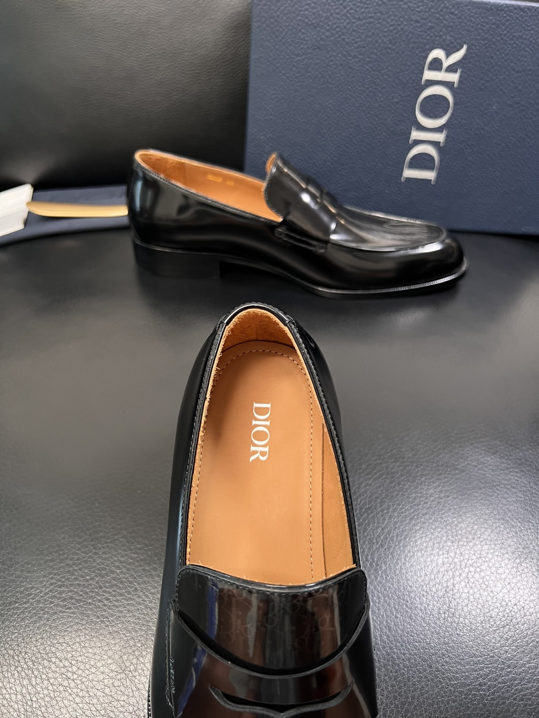 Dior  高品质  顶级工艺品  迪奥  皮鞋系列专柜同步原厂配置，意大利进口牛皮，全进口水染牛皮里垫