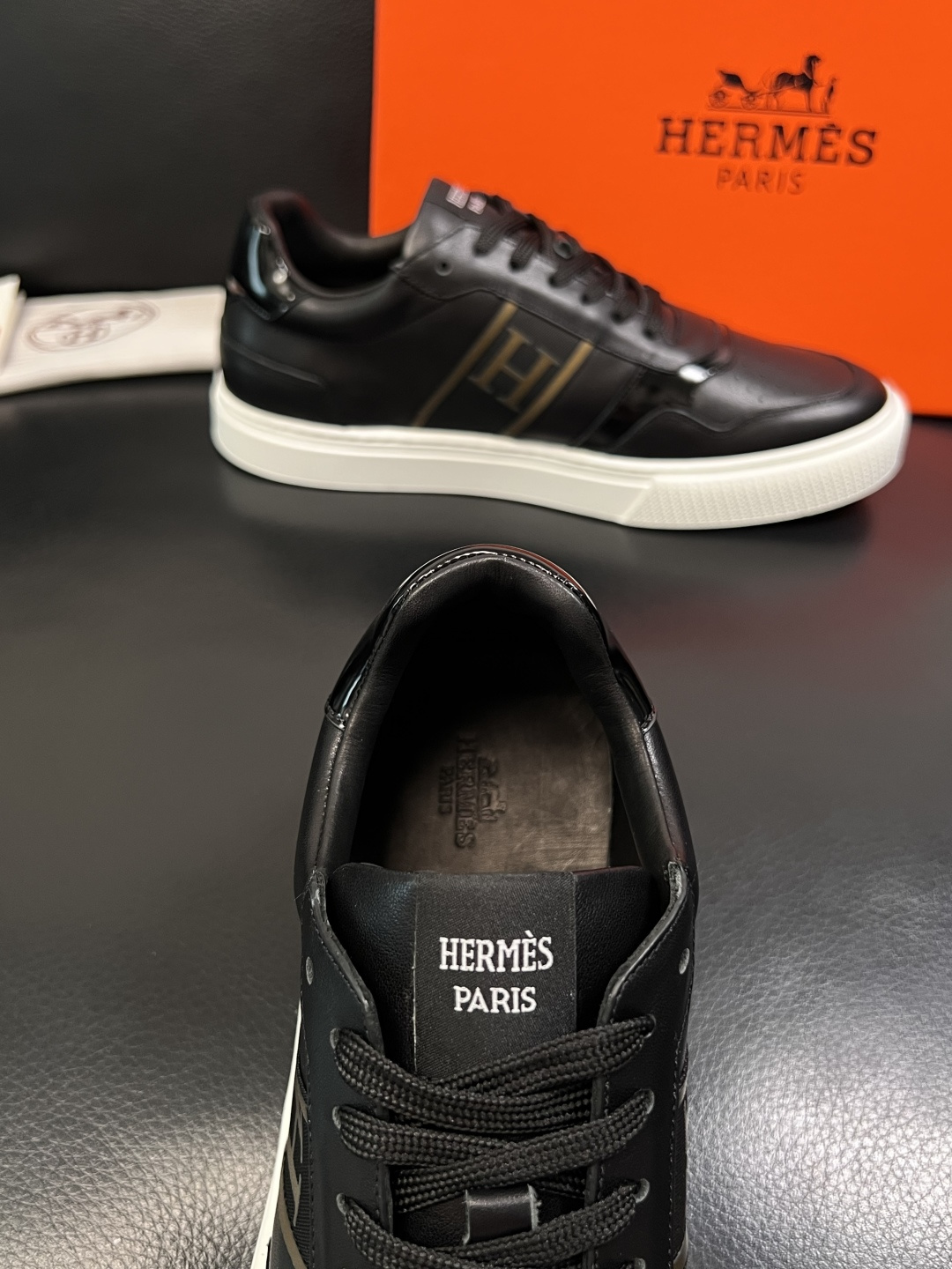 Hermes  高品质  顶级工艺品  爱马仕 专柜同步发售原厂配置，意大利进口原版牛皮面料，高品质拼接