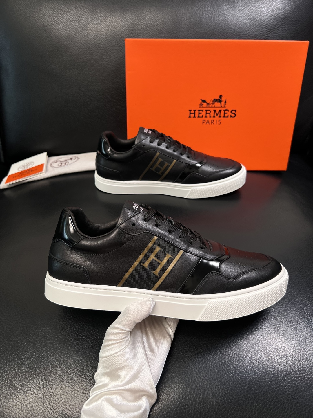 Hermes  高品质  顶级工艺品  爱马仕 专柜同步发售原厂配置，意大利进口原版牛皮面料，高品质拼接