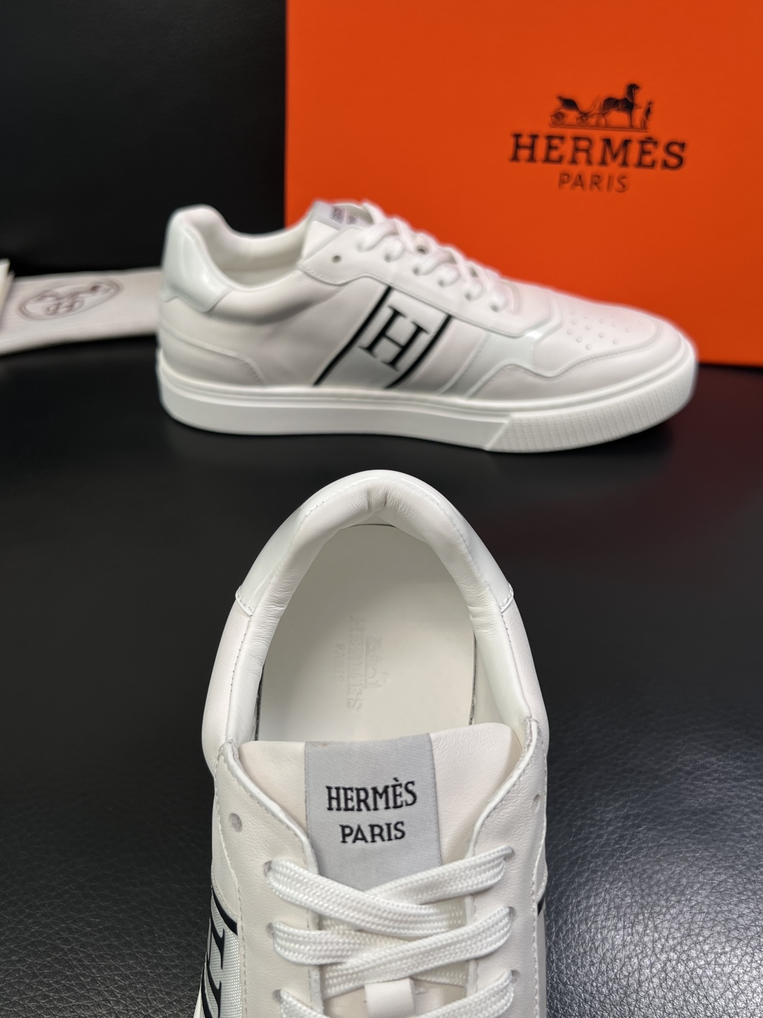 Hermes  高品质  顶级工艺品  爱马仕 专柜同步发售原厂配置，意大利进口原版牛皮面料，高品质拼接