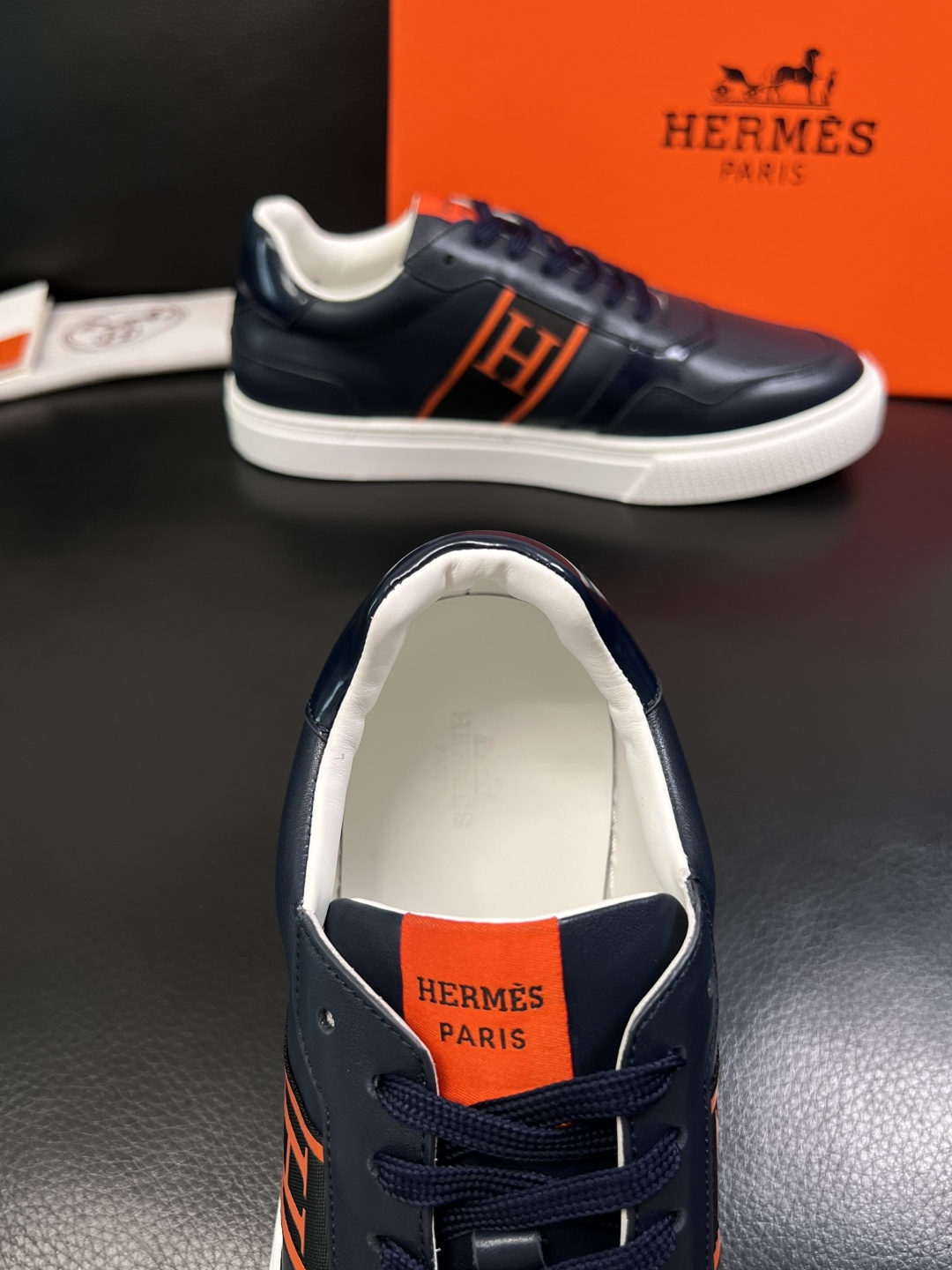 Hermes  高品质  顶级工艺品  爱马仕 专柜同步发售原厂配置，意大利进口原版牛皮面料，高品质拼接