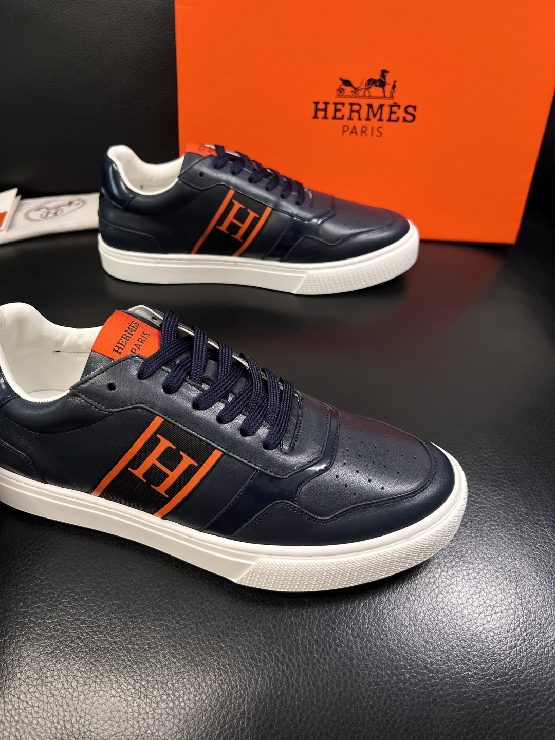 Hermes  高品质  顶级工艺品  爱马仕 专柜同步发售原厂配置，意大利进口原版牛皮面料，高品质拼接