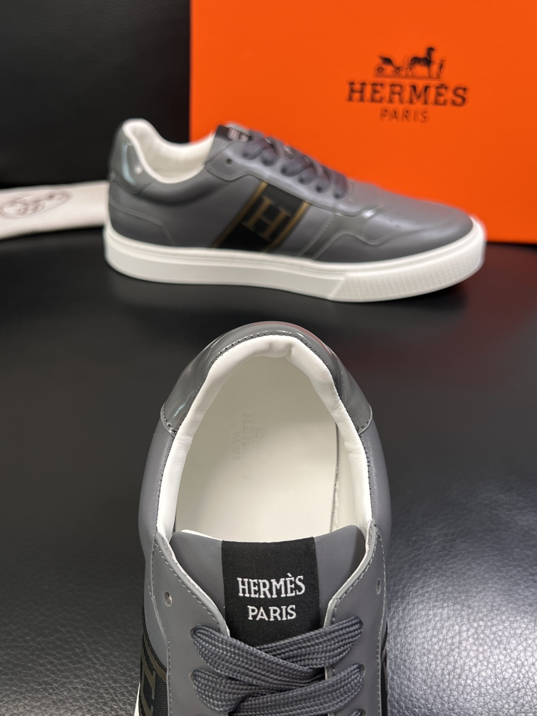 Hermes  高品质  顶级工艺品  爱马仕 专柜同步发售原厂配置，意大利进口原版牛皮面料，高品质拼接