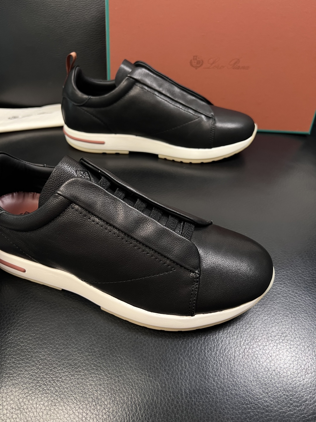 Loro Piana  高品质  顶级工艺品  诺悠翩雅  新品专柜同步原厂配置，鞋面意大利进口牛皮面料