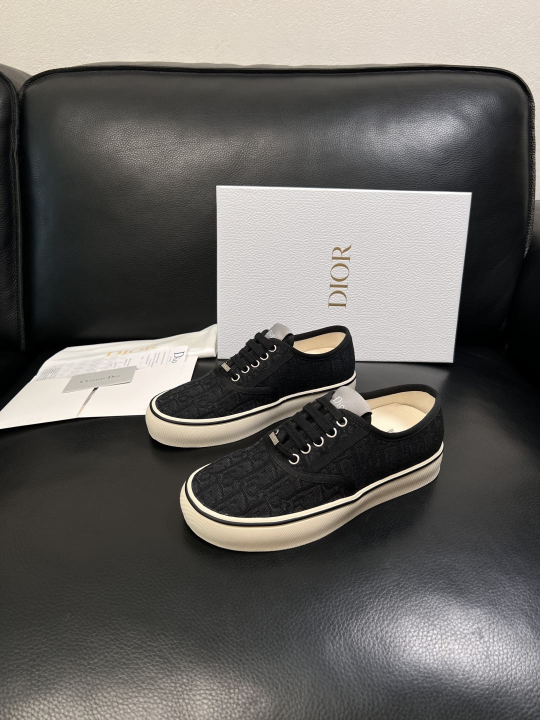Dior 顶级工艺品 迪奥  专柜同步 原厂配置，意大利进口原版牛皮面料，透气舒适进口水染牛里垫，鞋底：