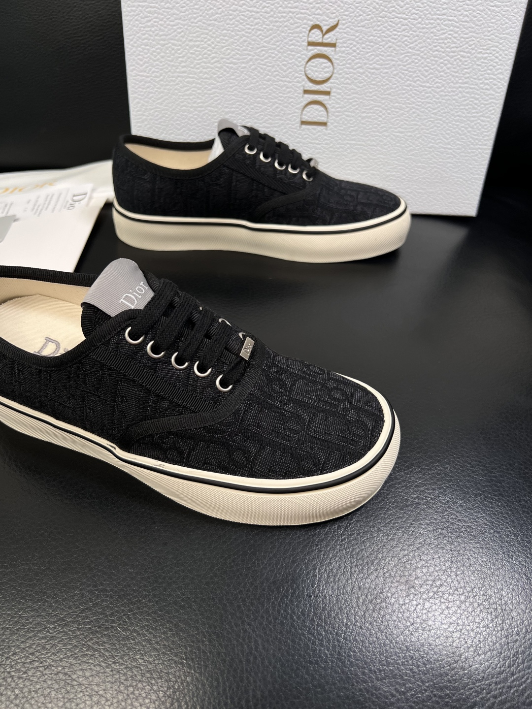 Dior 顶级工艺品 迪奥  专柜同步 原厂配置，意大利进口原版牛皮面料，透气舒适进口水染牛里垫，鞋底：