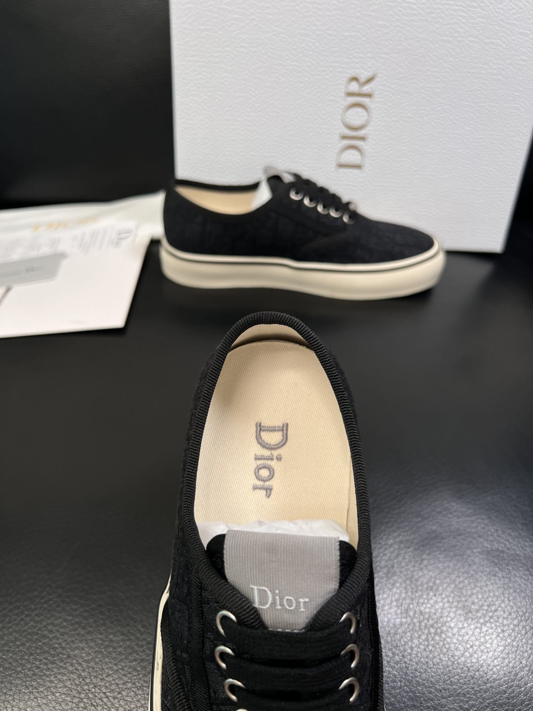 Dior 顶级工艺品 迪奥  专柜同步 原厂配置，意大利进口原版牛皮面料，透气舒适进口水染牛里垫，鞋底：