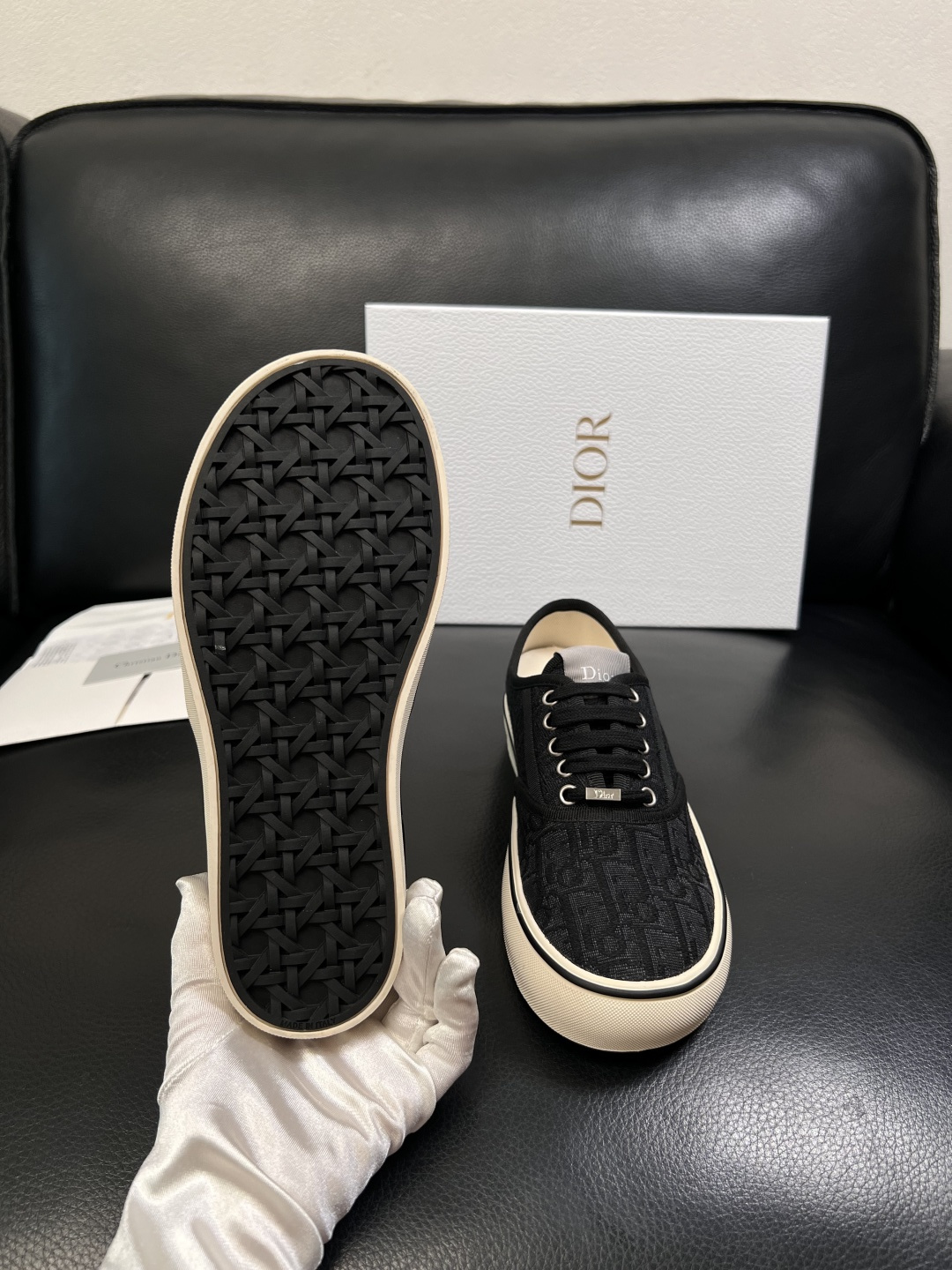 Dior 顶级工艺品 迪奥  专柜同步 原厂配置，意大利进口原版牛皮面料，透气舒适进口水染牛里垫，鞋底：