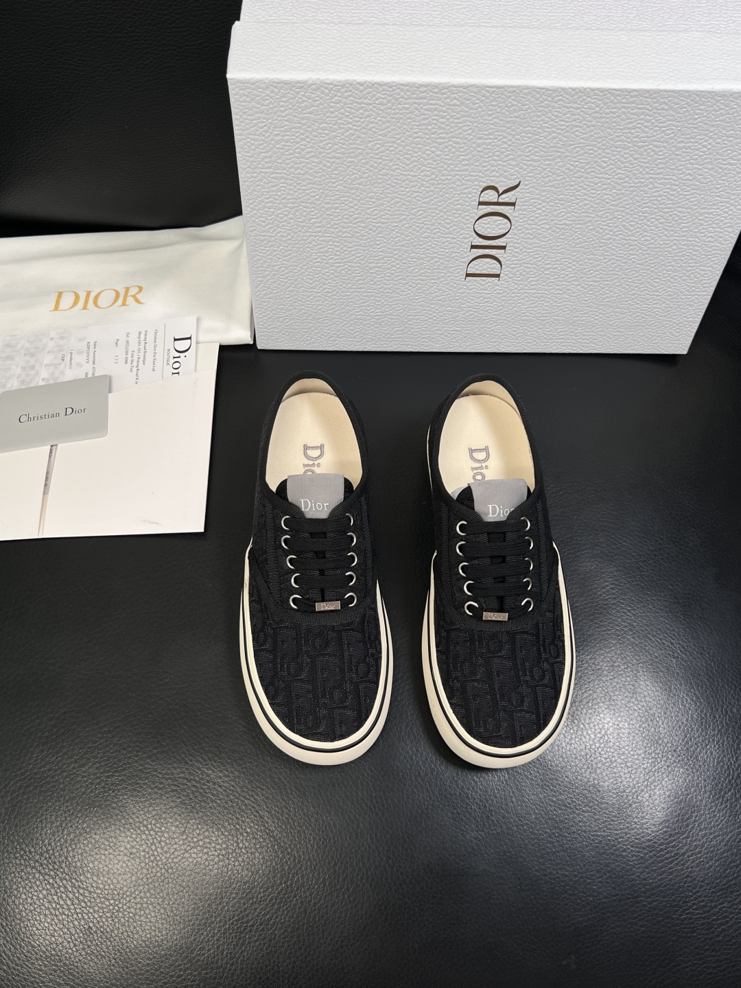 Dior 顶级工艺品 迪奥  专柜同步 原厂配置，意大利进口原版牛皮面料，透气舒适进口水染牛里垫，鞋底：