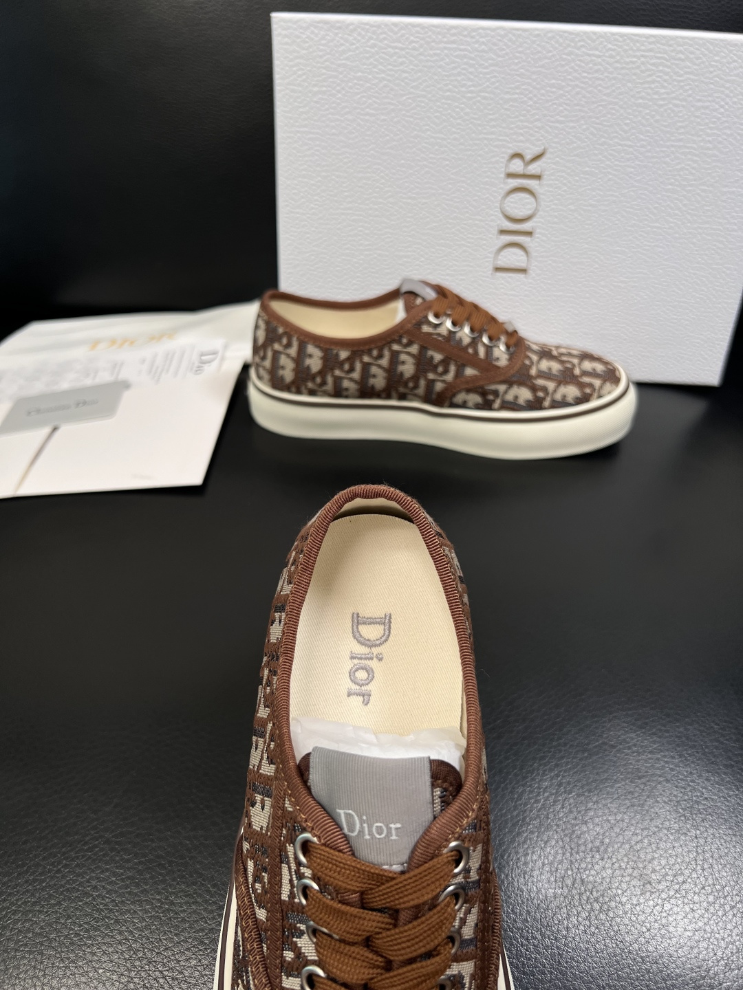 Dior 顶级工艺品 迪奥  专柜同步 原厂配置，意大利进口原版牛皮面料，透气舒适进口水染牛里垫，鞋底：