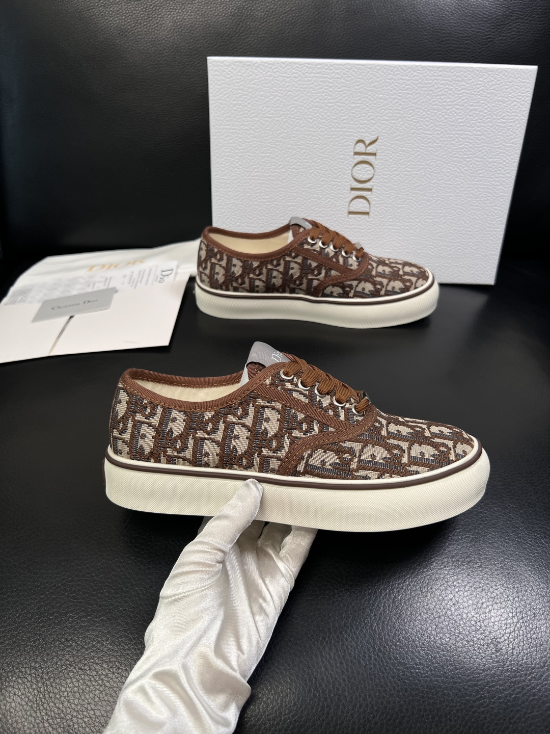 Dior 顶级工艺品 迪奥  专柜同步 原厂配置，意大利进口原版牛皮面料，透气舒适进口水染牛里垫，鞋底：